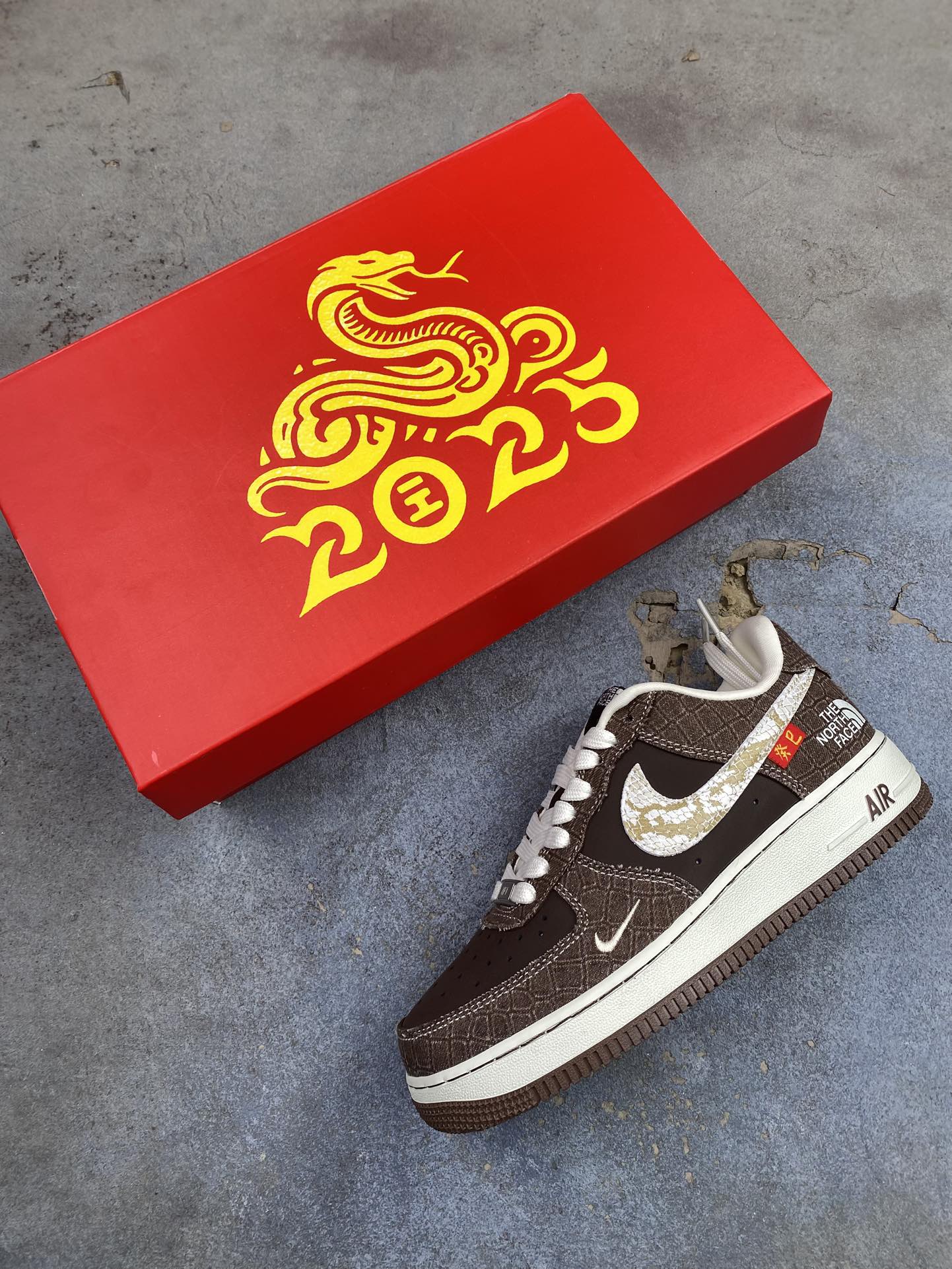 合集特价💰140
  Nike Air Force 1‘07 Low x dunk low北面联名 空军一号低帮休闲板鞋 #原楦头原纸板 原装鞋盒 定制五金配件 内置全掌气垫 原厂鞋底
货号：CH6336-524
尺码：36 36.5 37.5 38 38.5 39 40 40.5 41 42 42.5 43 44 44.5 45k6