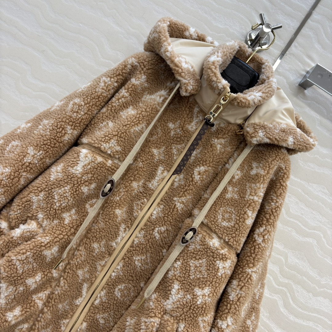 独家首发！爆单推荐❤️L新品泰迪熊🧸连帽夹克老花外套！可可爱爱的羊羔绒🐑连帽拉链夹克外套！Monogra