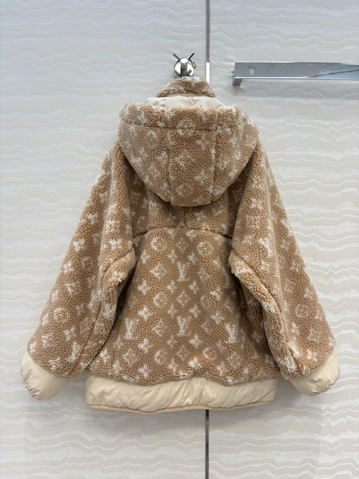 独家首发！爆单推荐❤️L新品泰迪熊🧸连帽夹克老花外套！可可爱爱的羊羔绒🐑连帽拉链夹克外套！Monogra