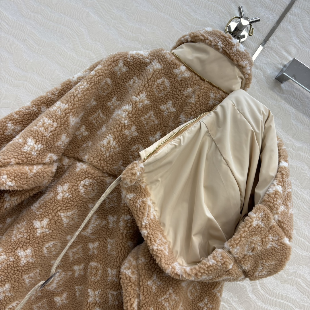 独家首发！爆单推荐❤️L新品泰迪熊🧸连帽夹克老花外套！可可爱爱的羊羔绒🐑连帽拉链夹克外套！Monogra