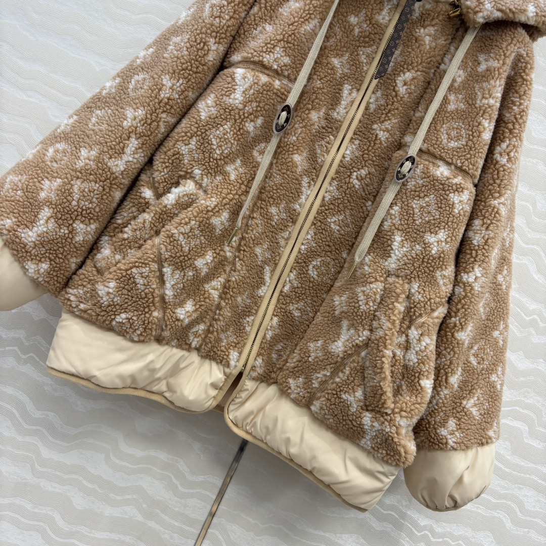 独家首发！爆单推荐❤️L新品泰迪熊🧸连帽夹克老花外套！可可爱爱的羊羔绒🐑连帽拉链夹克外套！Monogra