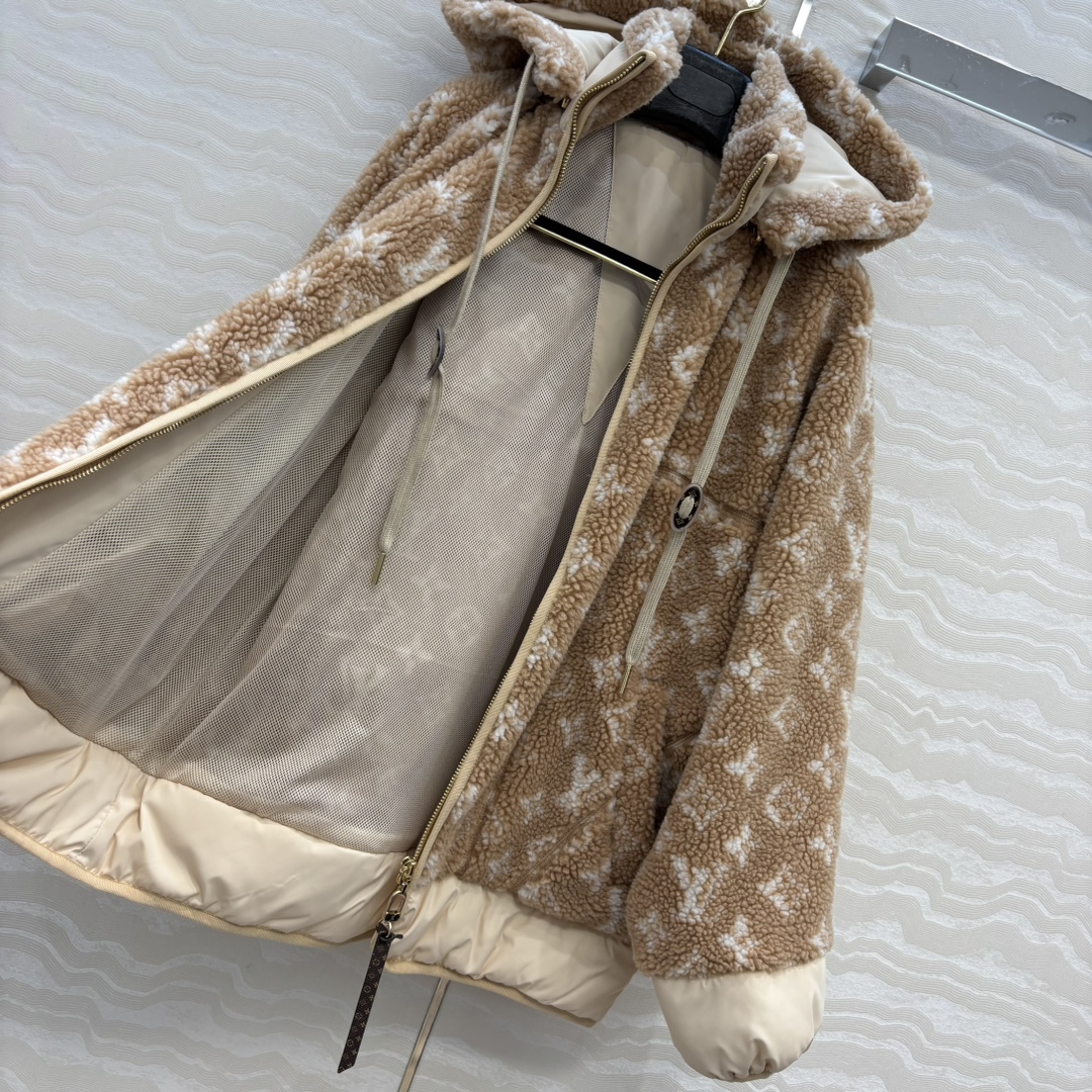 独家首发！爆单推荐❤️L新品泰迪熊🧸连帽夹克老花外套！可可爱爱的羊羔绒🐑连帽拉链夹克外套！Monogra