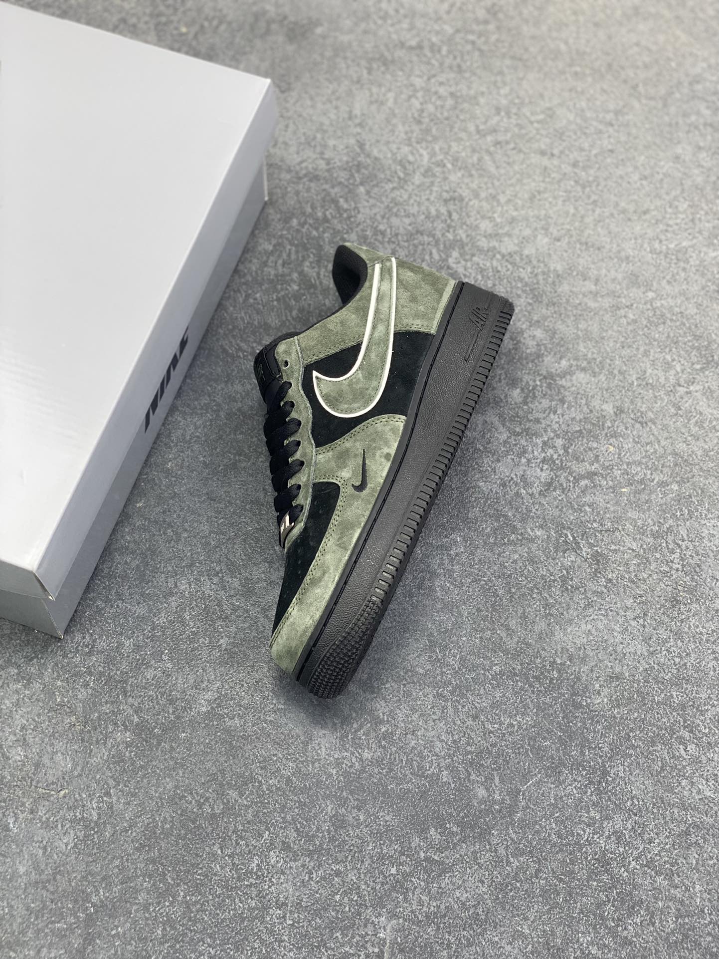 图片[7]-Nike Air Force 1 07 Low “军绿黑”全麂皮 秋冬 空军一号低帮休闲板鞋 定制皮料 原盒原包装 原楦头原纸板 纯正版型 内置全掌气垫 货号：ZH0316-132 尺码：36 36.5 37.5 38 38.5 39 40 40.5 41 42 42.5 43 44 44.5 45-选品中心