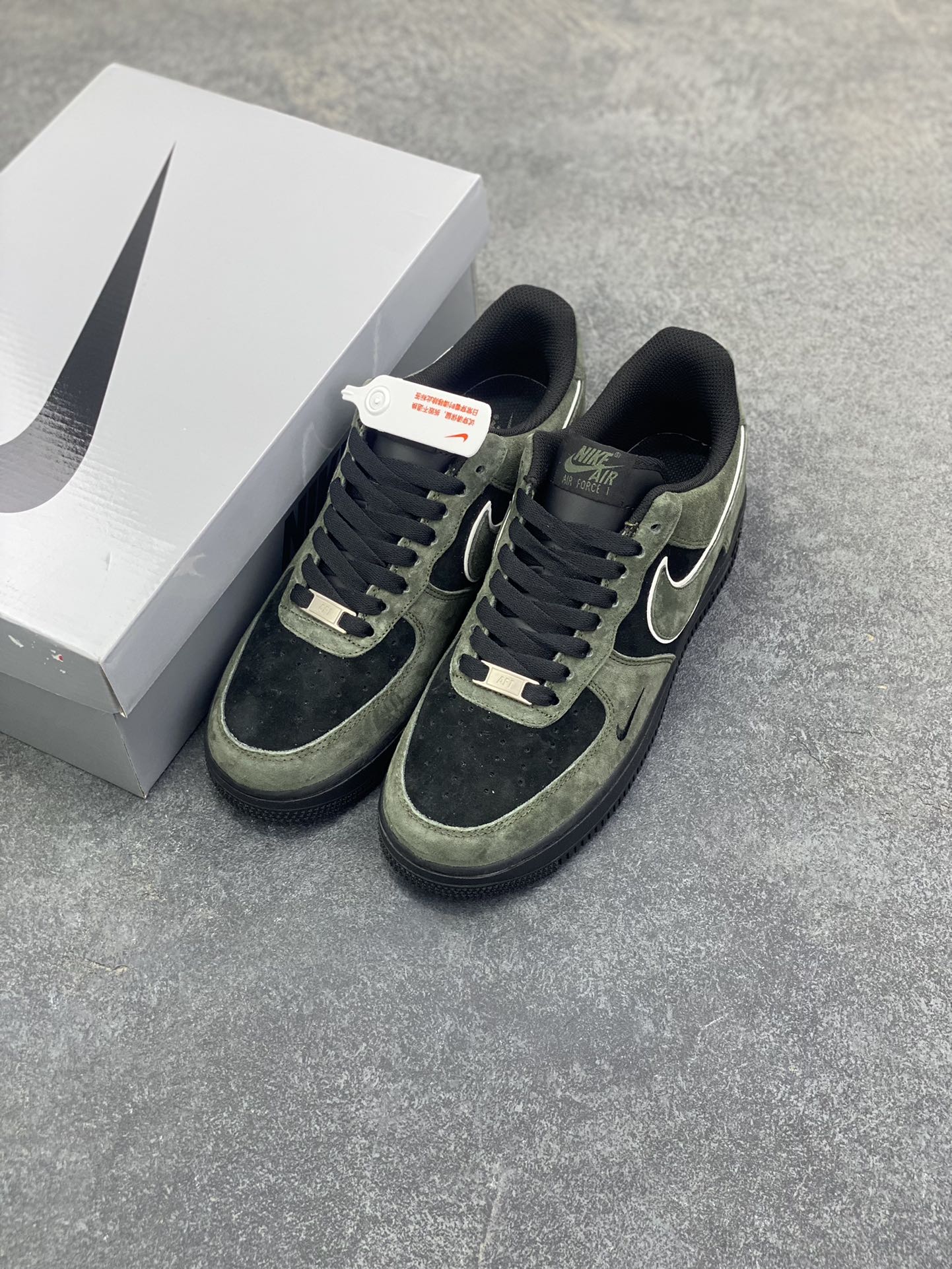 图片[8]-Nike Air Force 1 07 Low “军绿黑”全麂皮 秋冬 空军一号低帮休闲板鞋 定制皮料 原盒原包装 原楦头原纸板 纯正版型 内置全掌气垫 货号：ZH0316-132 尺码：36 36.5 37.5 38 38.5 39 40 40.5 41 42 42.5 43 44 44.5 45-选品中心