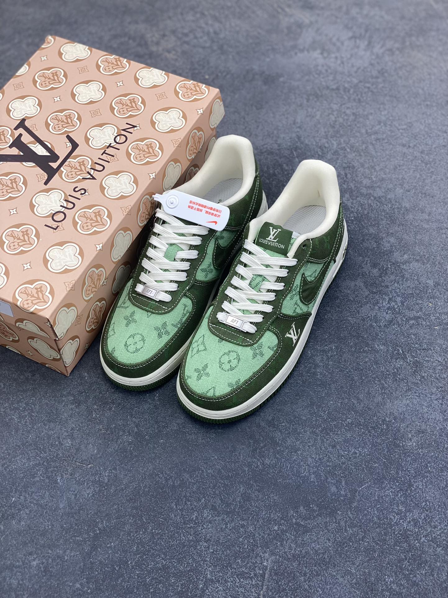 图片[8]-海外量发售！NIke Air Force 1 \’07 Low LV联名–浅绿墨绿空军一号低帮 运动鞋 休闲鞋 折边针车 防水牛仔布双拼 工艺难度大 原楦头原纸板 高端定制鞋盒 原厂鞋底 超高清洁度 细节完美 货号：YF9511-822 尺码：36 36.5 37.5 38 38.5 39 40 40.5 41 42 42.5 43 44 44.5 45-选品中心