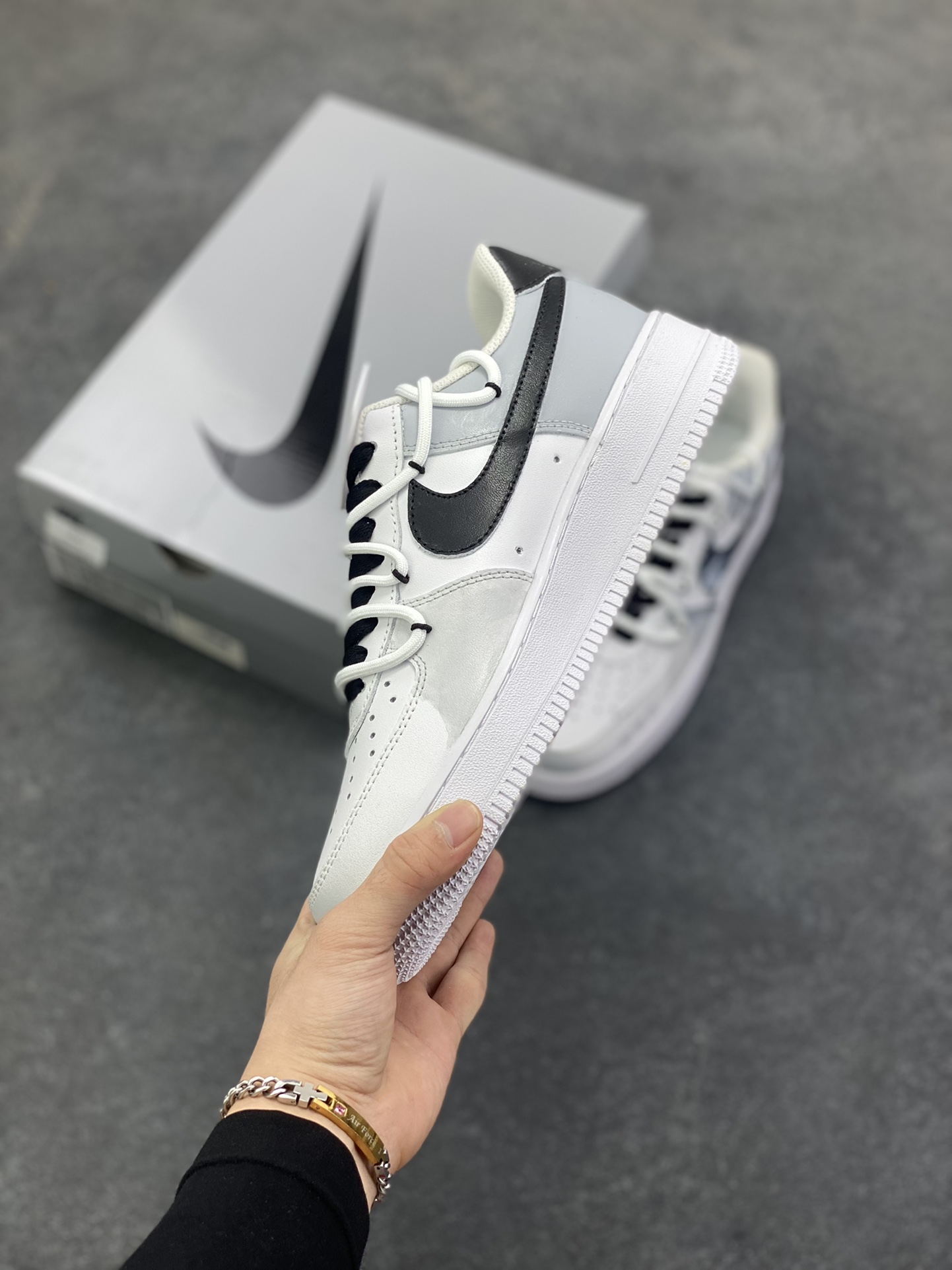 图片[3]-【定制球鞋】Nike Air Force 1 暮色信笺 二次元 手绘涂鸦 暗纹 简约高级 潮流百搭 耐磨 低帮 板鞋 男款 灰白工艺难度大 原楦头原纸板 原装鞋盒 定制五金配件 内置全掌气垫 原厂鞋底 货号：CW2288-111 尺码：36 36.5 37.5 38 38.5 39 40 40.5 41 42 42.5 43 44 44.5 45-选品中心
