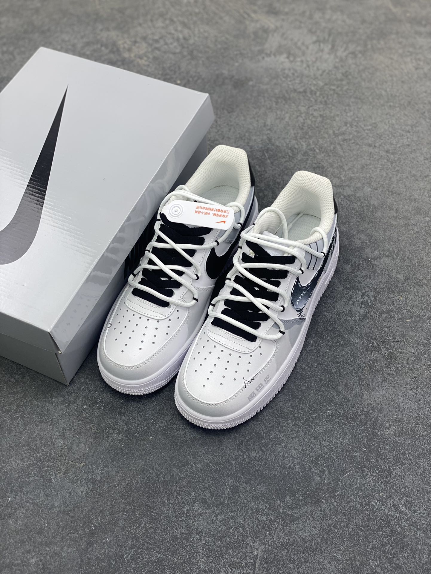图片[8]-【定制球鞋】Nike Air Force 1 暮色信笺 二次元 手绘涂鸦 暗纹 简约高级 潮流百搭 耐磨 低帮 板鞋 男款 灰白工艺难度大 原楦头原纸板 原装鞋盒 定制五金配件 内置全掌气垫 原厂鞋底 货号：CW2288-111 尺码：36 36.5 37.5 38 38.5 39 40 40.5 41 42 42.5 43 44 44.5 45-选品中心