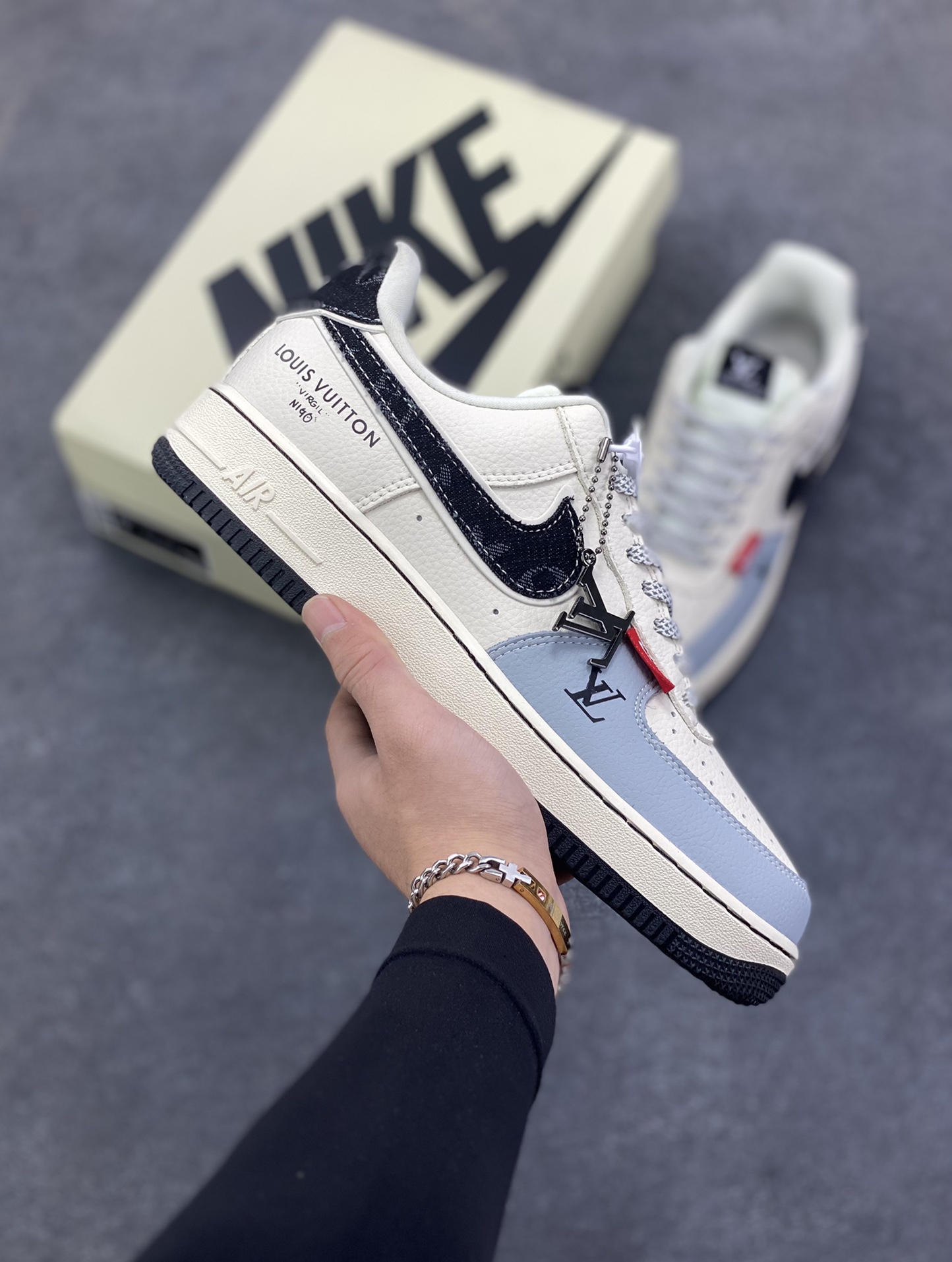 NIke Air Force 1 \’07 Low “LV联名——米黑牛仔勾”空军一号 低帮 运动鞋 休闲鞋 折边针车 工艺难度大 原楦头原纸板 原装鞋盒 定制五金配件 内置全掌气垫 原厂鞋底 货号：DD1982-320 尺码：36 36.5 37.5 38 38.5 39 40 40.5 41 42 42.5 43 44 44.5 45-选品中心