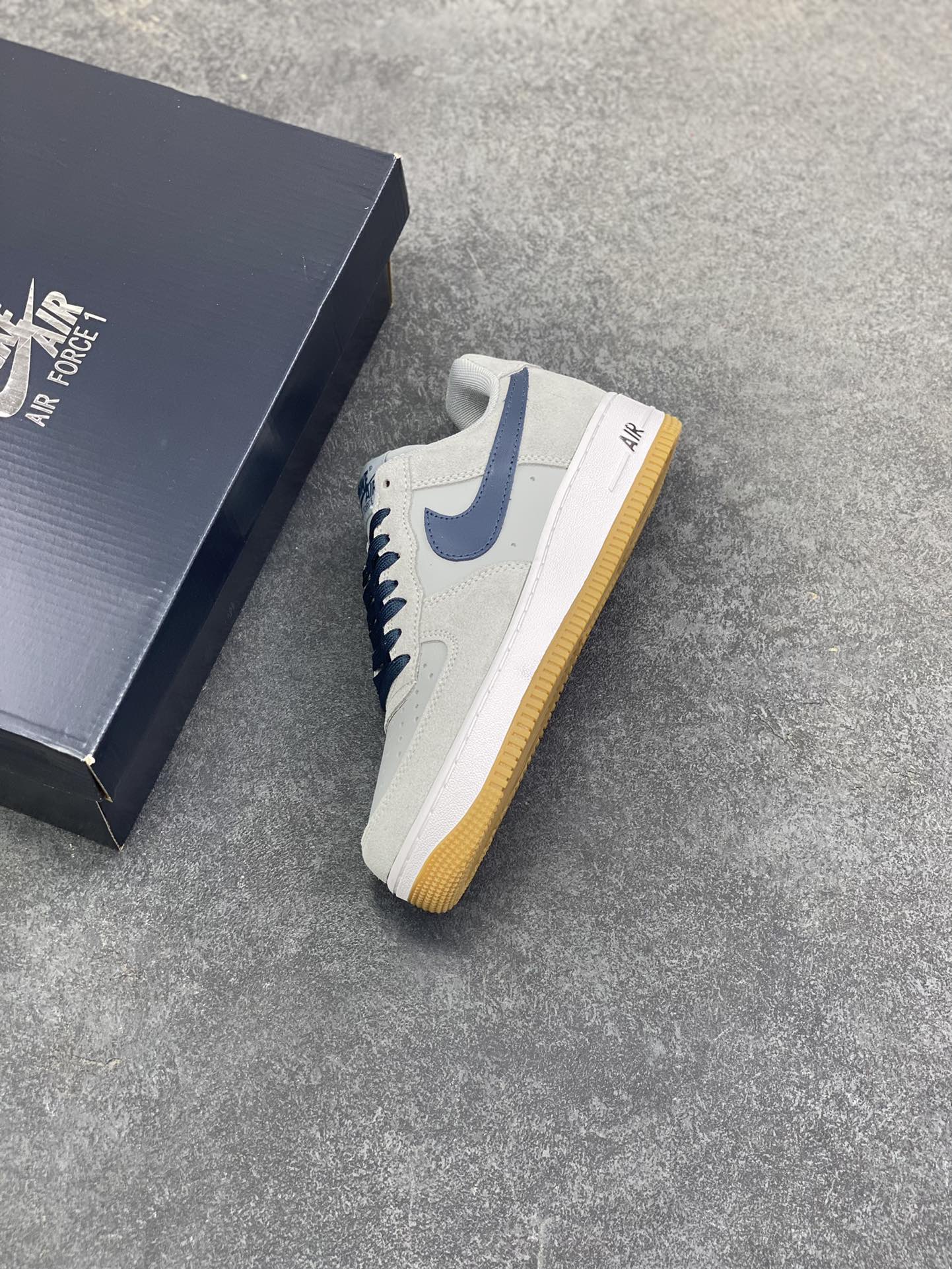 图片[7]-Nike Air Force 1 Low 灰蓝 空军一号低帮运动休闲板鞋 原楦头原纸板 打造纯正空军版型 专注外贸渠道 全掌内置蜂窝气垫 原盒配件 原厂中底钢印、拉帮完美 货号：IB6388-003 尺码：36 36.5 37.5 38 38.5 39 40 40.5 41 42 42.5 43 44 44.5 45-选品中心