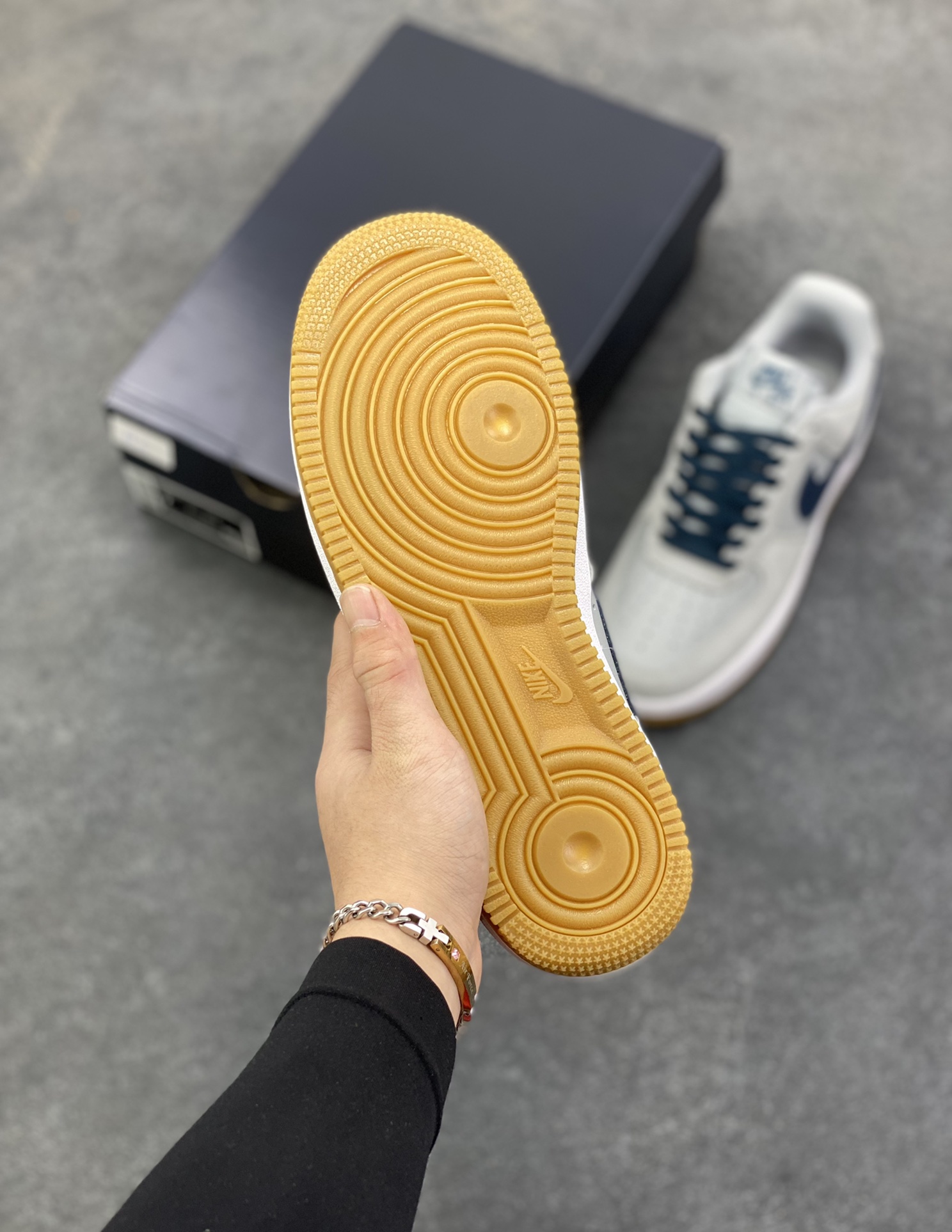 图片[5]-Nike Air Force 1 Low 灰蓝 空军一号低帮运动休闲板鞋 原楦头原纸板 打造纯正空军版型 专注外贸渠道 全掌内置蜂窝气垫 原盒配件 原厂中底钢印、拉帮完美 货号：IB6388-003 尺码：36 36.5 37.5 38 38.5 39 40 40.5 41 42 42.5 43 44 44.5 45-选品中心