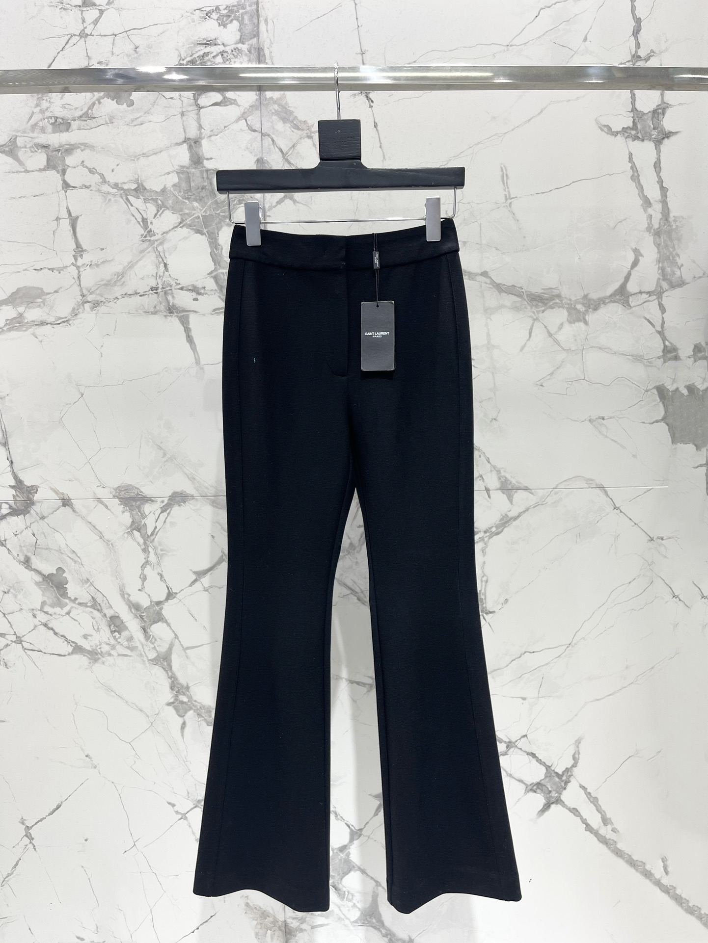 NO:946670,*Holy Family's new high-waisted slimming boot-cut pants. Wear them and it's no longer a dream to have slimmer legs in seconds. The high-waisted design subtly raises the waistline, instantly making the leg lines slender and straight, making it easy to visually increase your height by several centimeters. The boot-cut trousers are both retro and fashionable, and can well modify the calf lines, making the legs look more slender and well-proportioned.  The material is great, soft and elastic, it is comfortable and not tight when worn, and there is no pressure when moving. The shape is super correct, no matter what kind of figure you are, you can wear it in your own unique style. It is very versatile in terms of matching. Pair it with a short top for a fashionable hot girl style, and with a shirt it can create an elegant commuting feel. It looks good with any combination. Whether it is for daily outings or attending important occasions, these high-waisted slimming pants can make you confident and become the focus of the crowd.  Size SMLXL, Saint Laurent-clothing, saint laurent, shirts,19860909* 圣家新款高腰显瘦微喇裤 穿上它,秒变腿精不是梦 高腰的设计,巧妙地拉高腰线,瞬间让腿部线条变得修长又笔直,视觉上轻松增高好几厘米 微喇的裤型,既复古又时尚,能够很好地修饰小腿线条,让双腿看起来更加纤细匀称 材质超棒,柔软又有弹性,贴身穿舒适不紧绷,活动起来也毫无压力.版型超正,不管你是哪种身材,都能穿出属于自己的独特风格 搭配方面更是百搭到不行,配短上衣就是时尚的辣妹风,配衬衫又能营造出优雅的通勤感,怎么搭都好看 无论是日常出街还是参加重要场合,这条高腰显瘦微喇裤都能让你自信满满,成为人群中的焦点 码数SMLXL,圣罗兰-服装,saint laurent,shirts,,Women's clothing