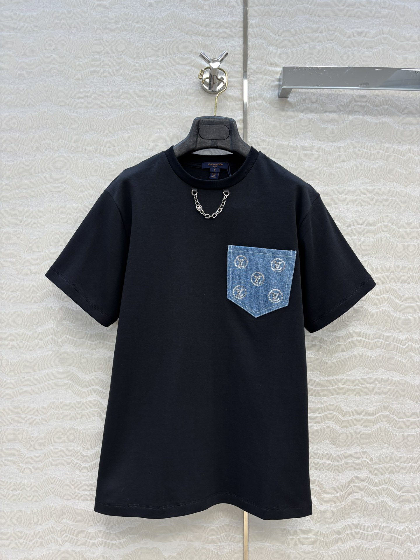 独家首发❤️ 爆单推荐，L秋冬新品Romantique系列，MONOGRAM刺绣珠片logo牛仔贴布口袋