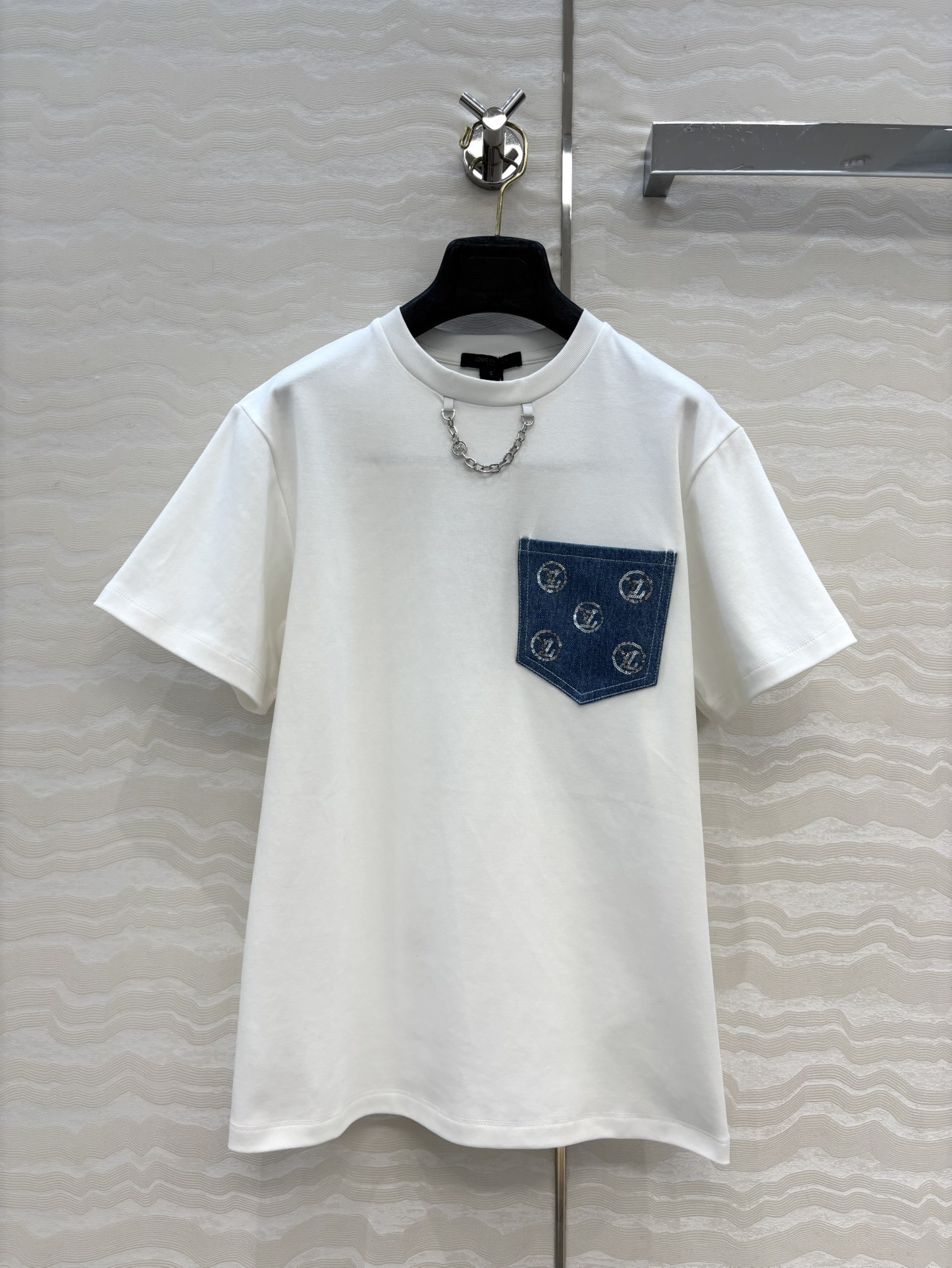 独家首发❤️ 爆单推荐，L秋冬新品Romantique系列，MONOGRAM刺绣珠片logo牛仔贴布口袋