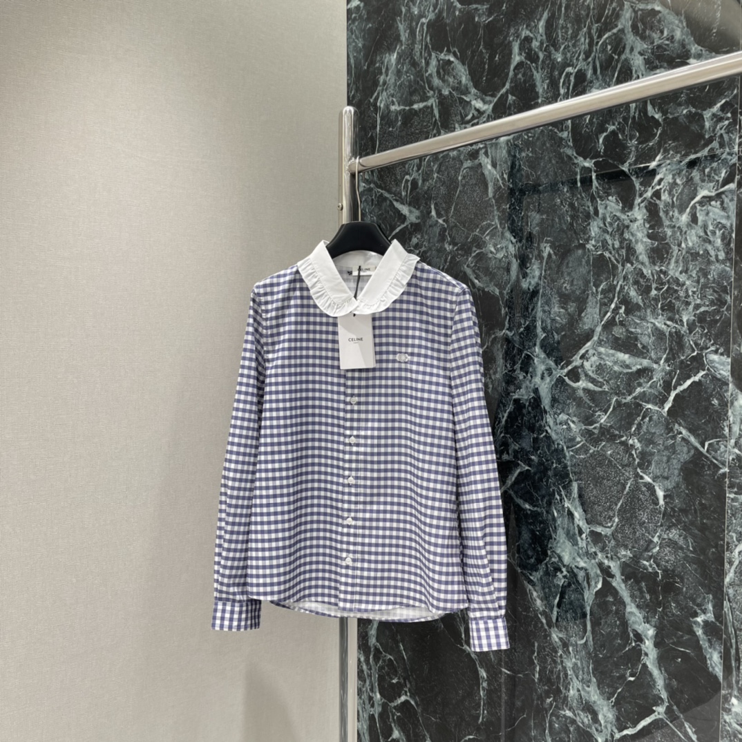 CE 25秋冬新款 娃娃领格子衬衫 经典格纹自带学院风复古腔调，质感挺括却又透气亲肤;领口的白色娃娃领缀