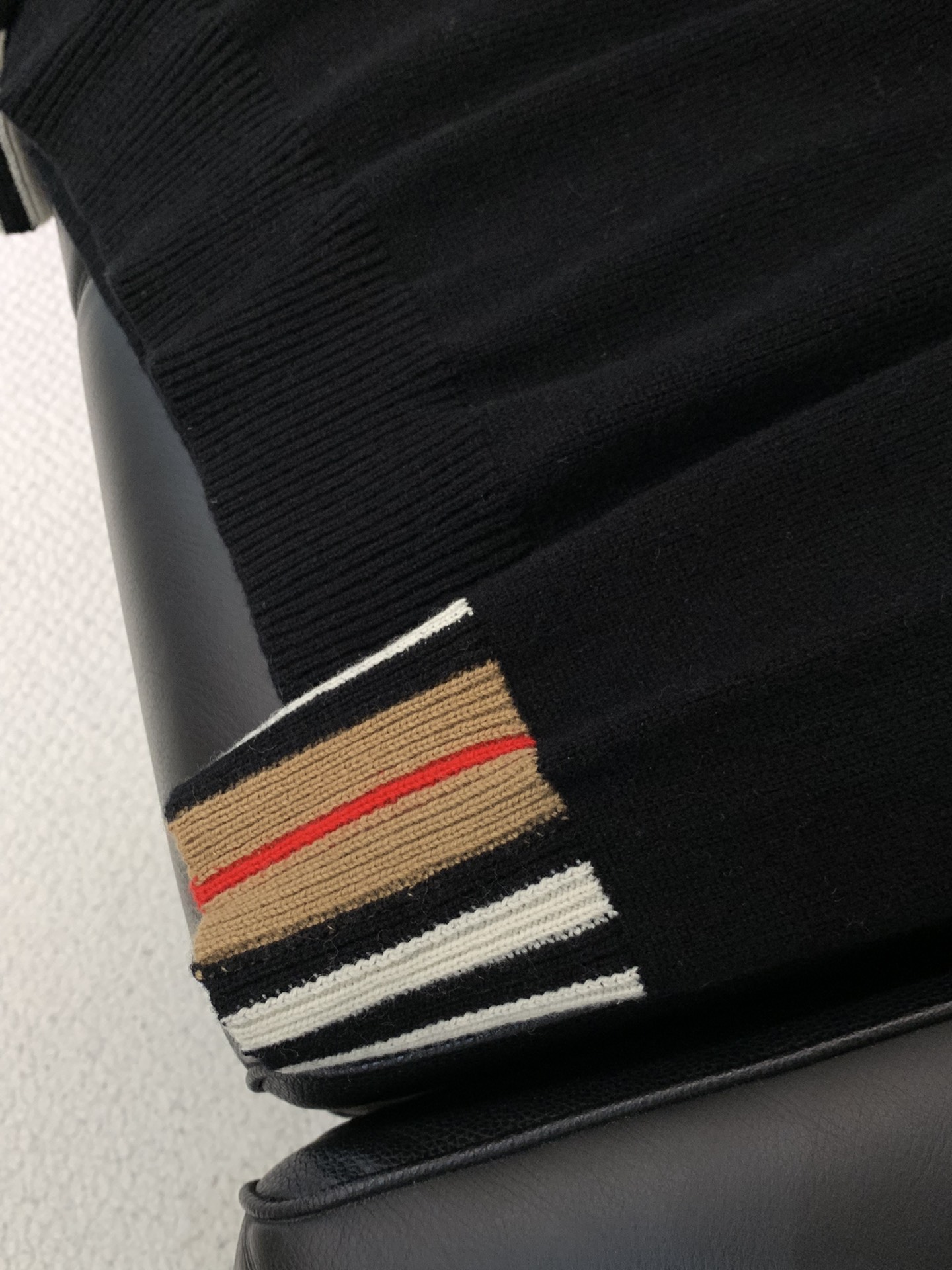 ，Burberry 巴宝莉，2025秋冬最新品，专柜同步有售，原单狠货，时尚休闲圆领长袖针织羊毛🐏毛衣，