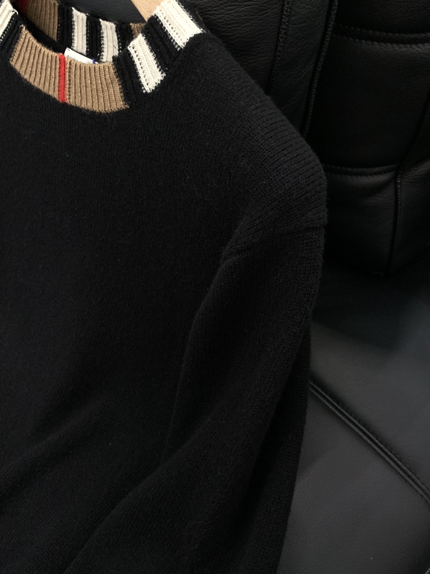 ，Burberry 巴宝莉，2025秋冬最新品，专柜同步有售，原单狠货，时尚休闲圆领长袖针织羊毛🐏毛衣，