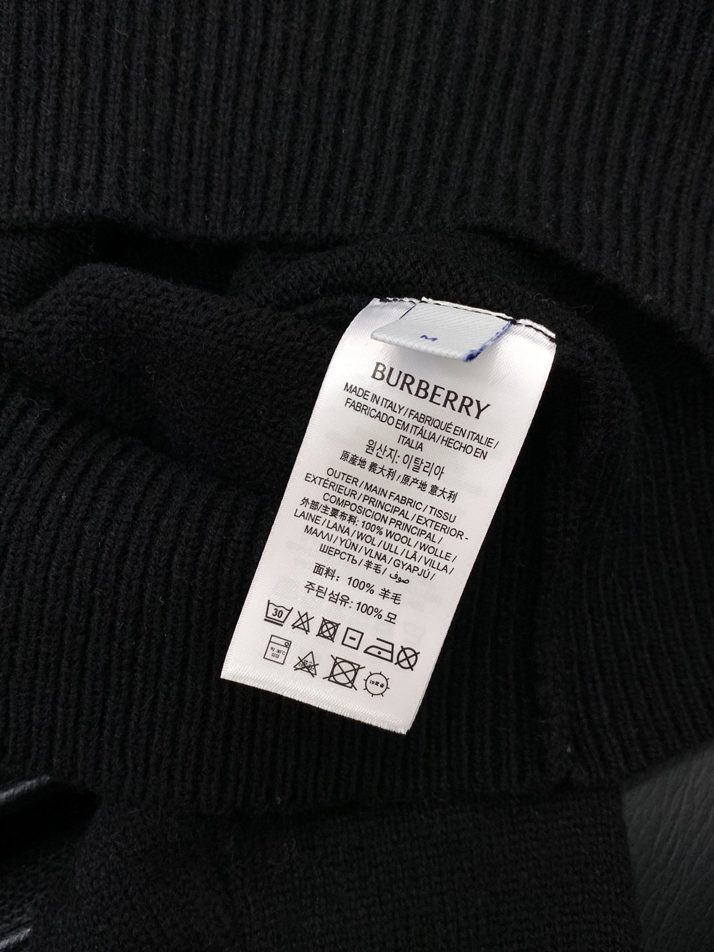 ，Burberry 巴宝莉，2025秋冬最新品，专柜同步有售，原单狠货，时尚休闲圆领长袖针织羊毛🐏毛衣，