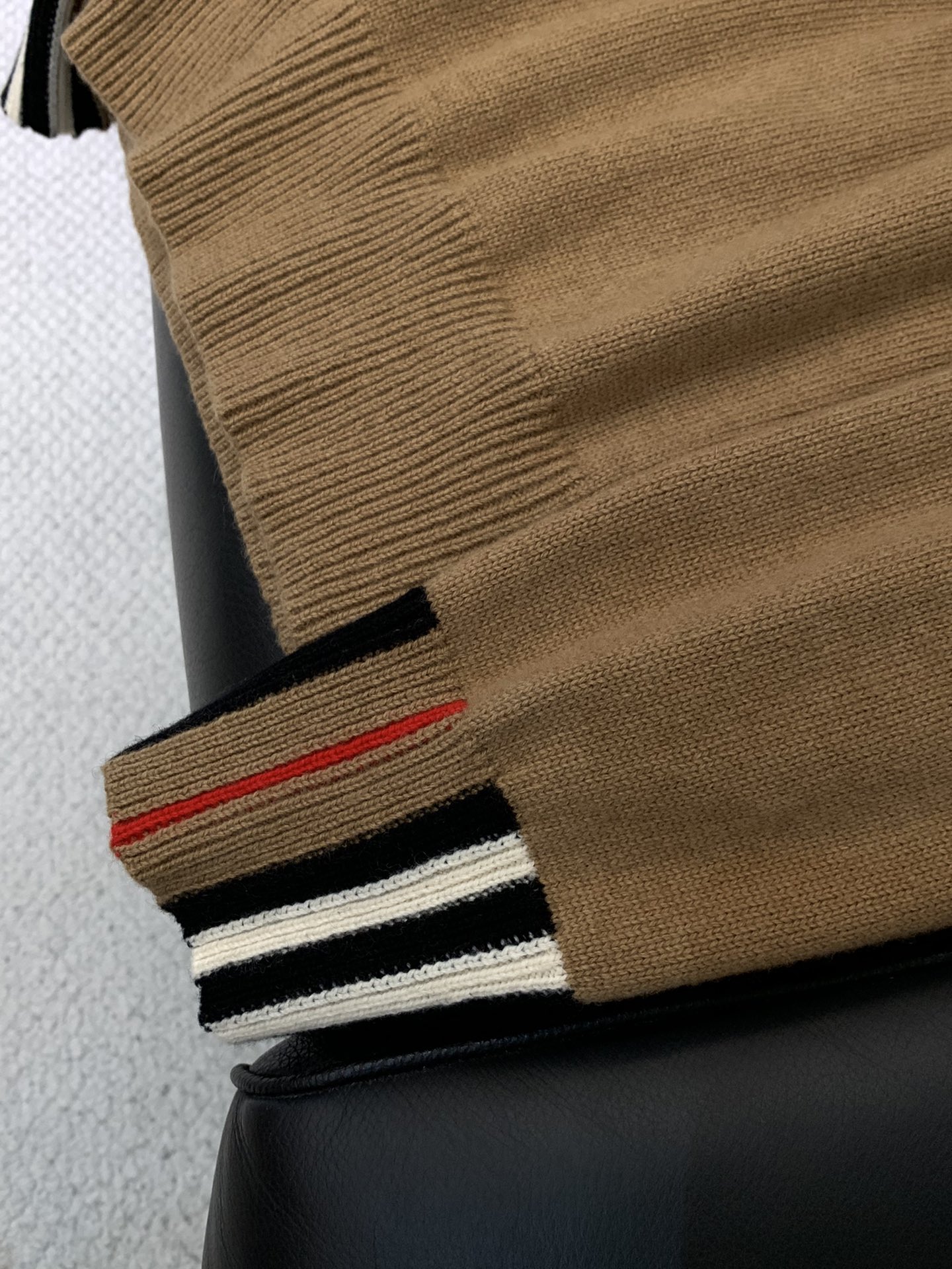 ，Burberry 巴宝莉，2025秋冬最新品，专柜同步有售，原单狠货，时尚休闲圆领长袖针织羊毛🐏毛衣，