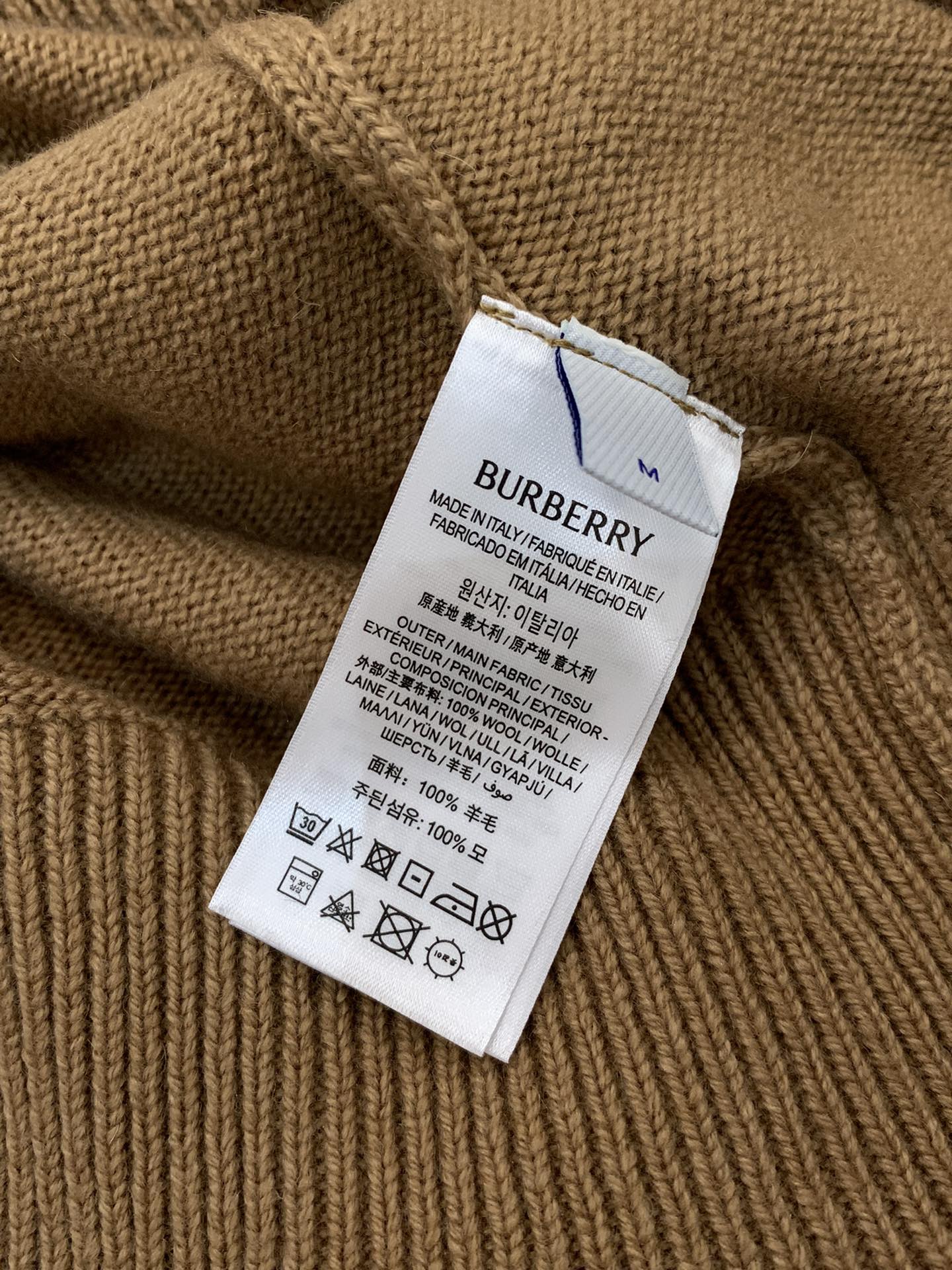 ，Burberry 巴宝莉，2025秋冬最新品，专柜同步有售，原单狠货，时尚休闲圆领长袖针织羊毛🐏毛衣，