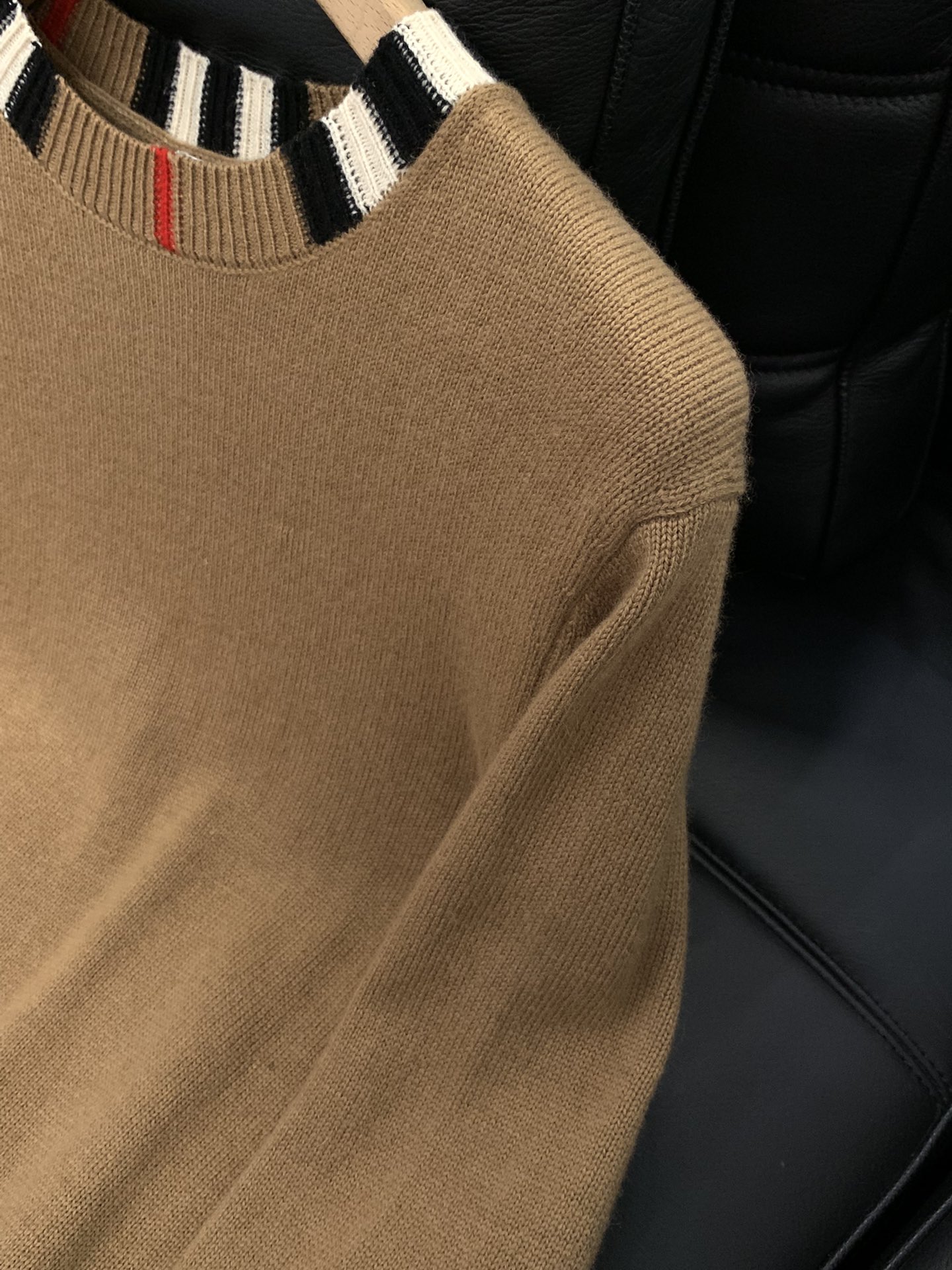 ，Burberry 巴宝莉，2025秋冬最新品，专柜同步有售，原单狠货，时尚休闲圆领长袖针织羊毛🐏毛衣，