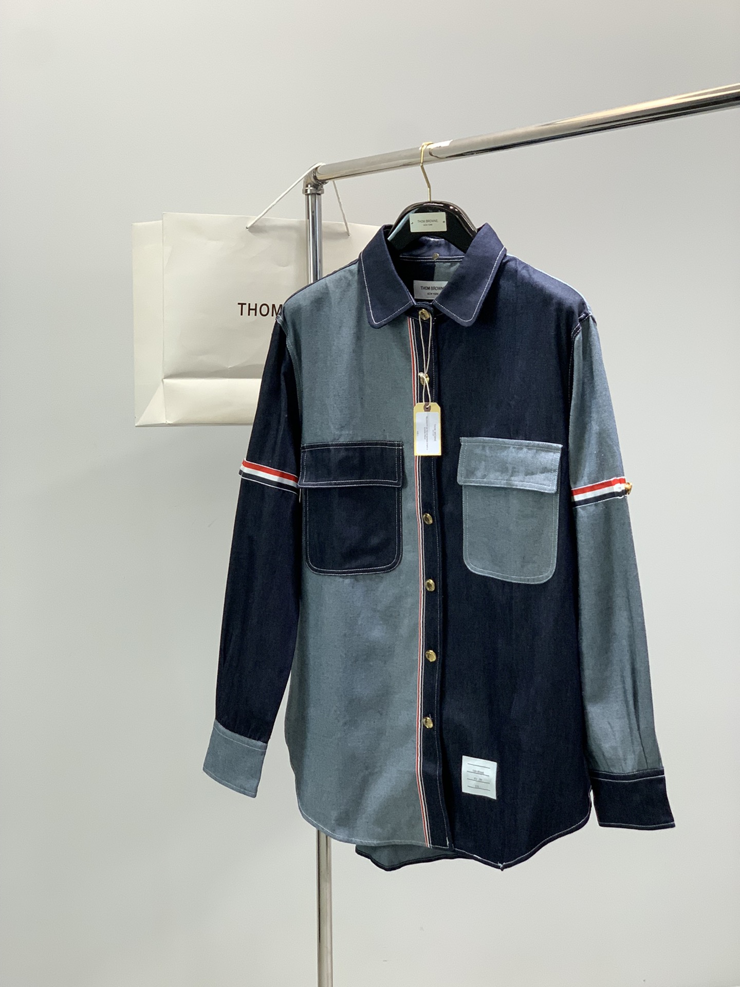 ，Tom Browne 汤姆.布朗，2025秋季最新品，专柜同步有售，原单狠货，时尚休闲牛仔拼接衬衫，上