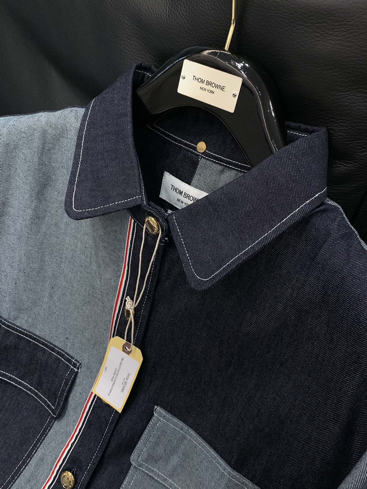 ，Tom Browne 汤姆.布朗，2025秋季最新品，专柜同步有售，原单狠货，时尚休闲牛仔拼接衬衫，上
