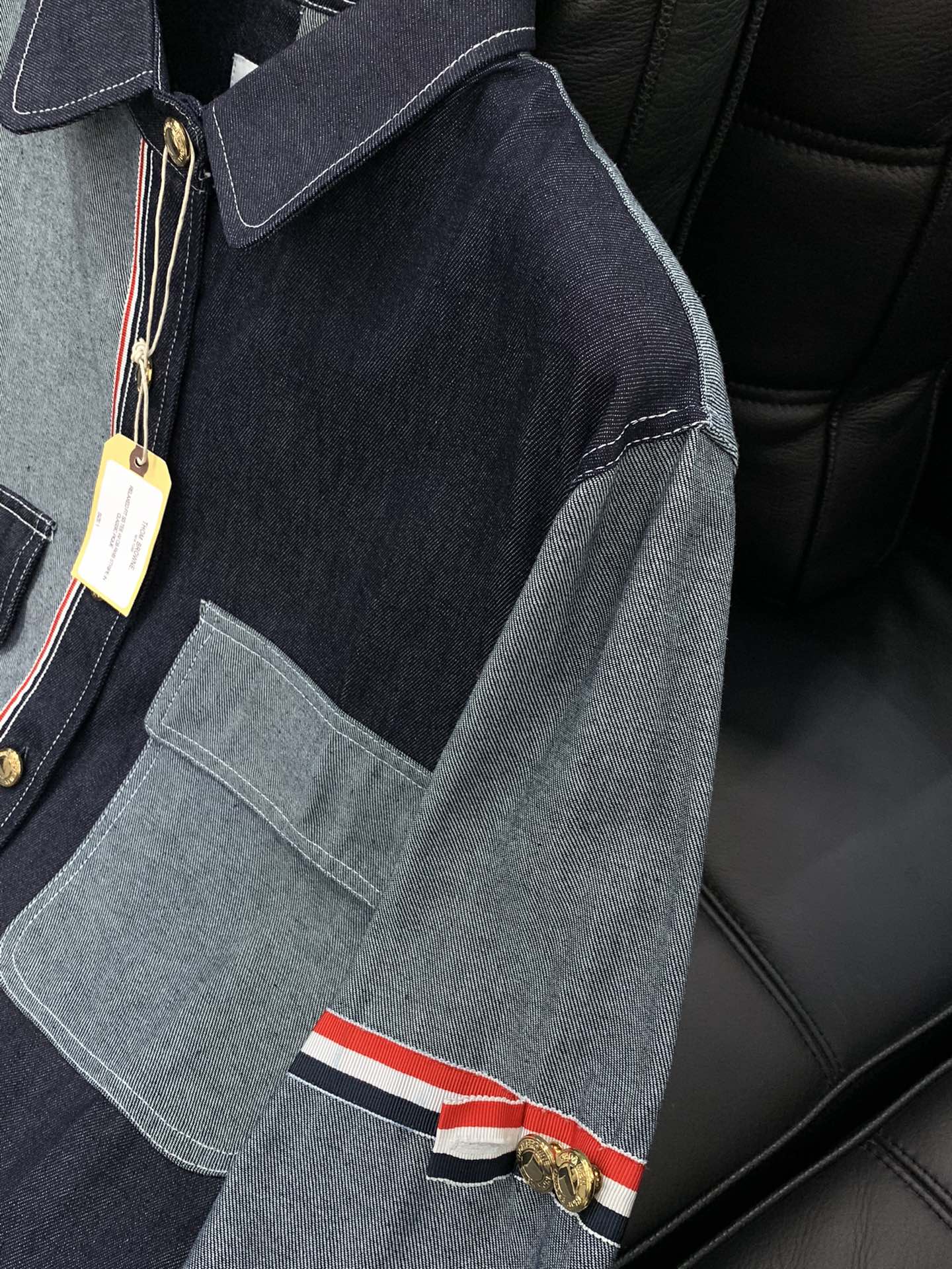 ，Tom Browne 汤姆.布朗，2025秋季最新品，专柜同步有售，原单狠货，时尚休闲牛仔拼接衬衫，上