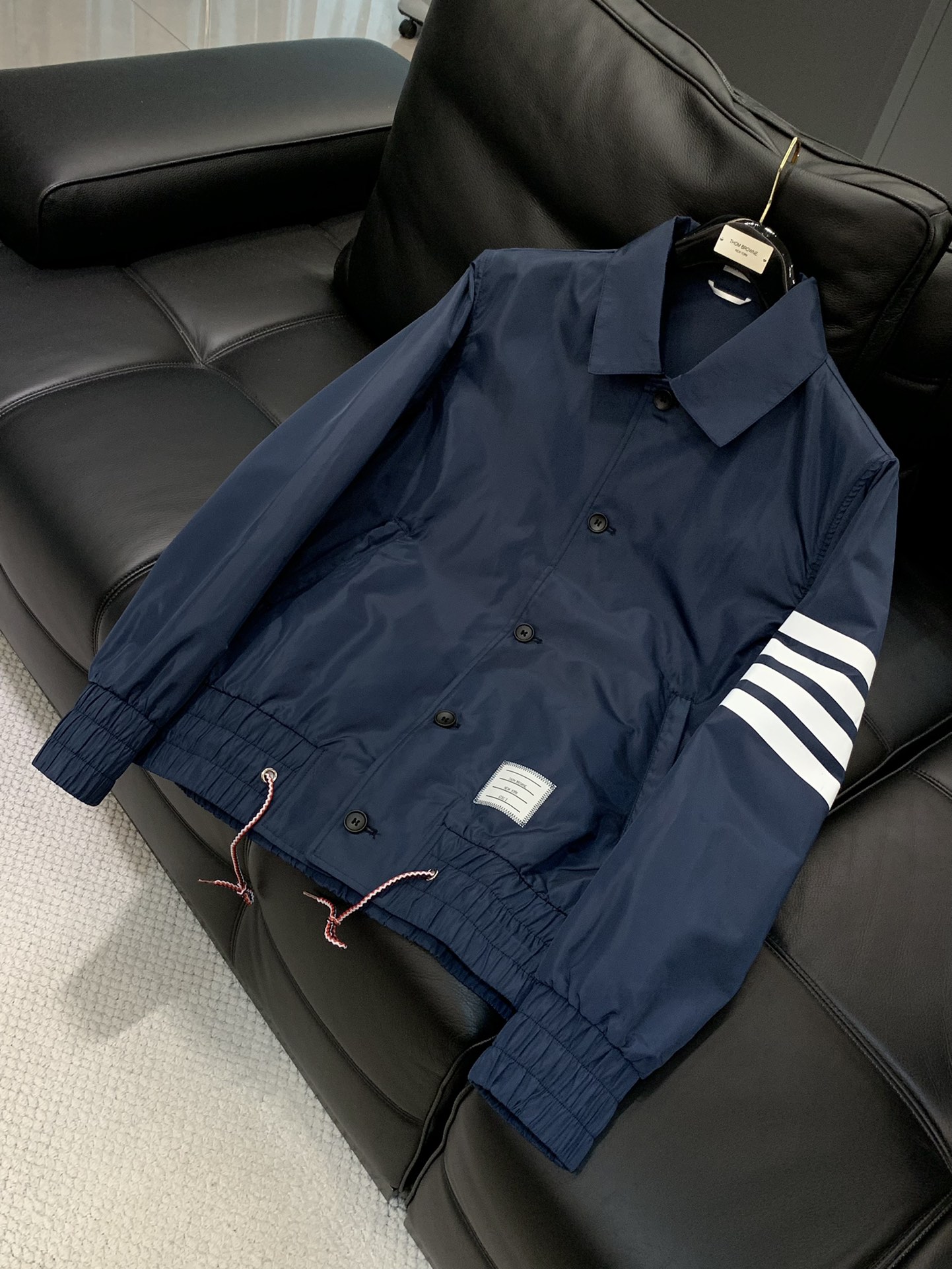 ，Tom Browne 汤姆.布朗，2025秋季最新品，专柜同步有售，原单狠货，时尚休闲夹克外套，上身很