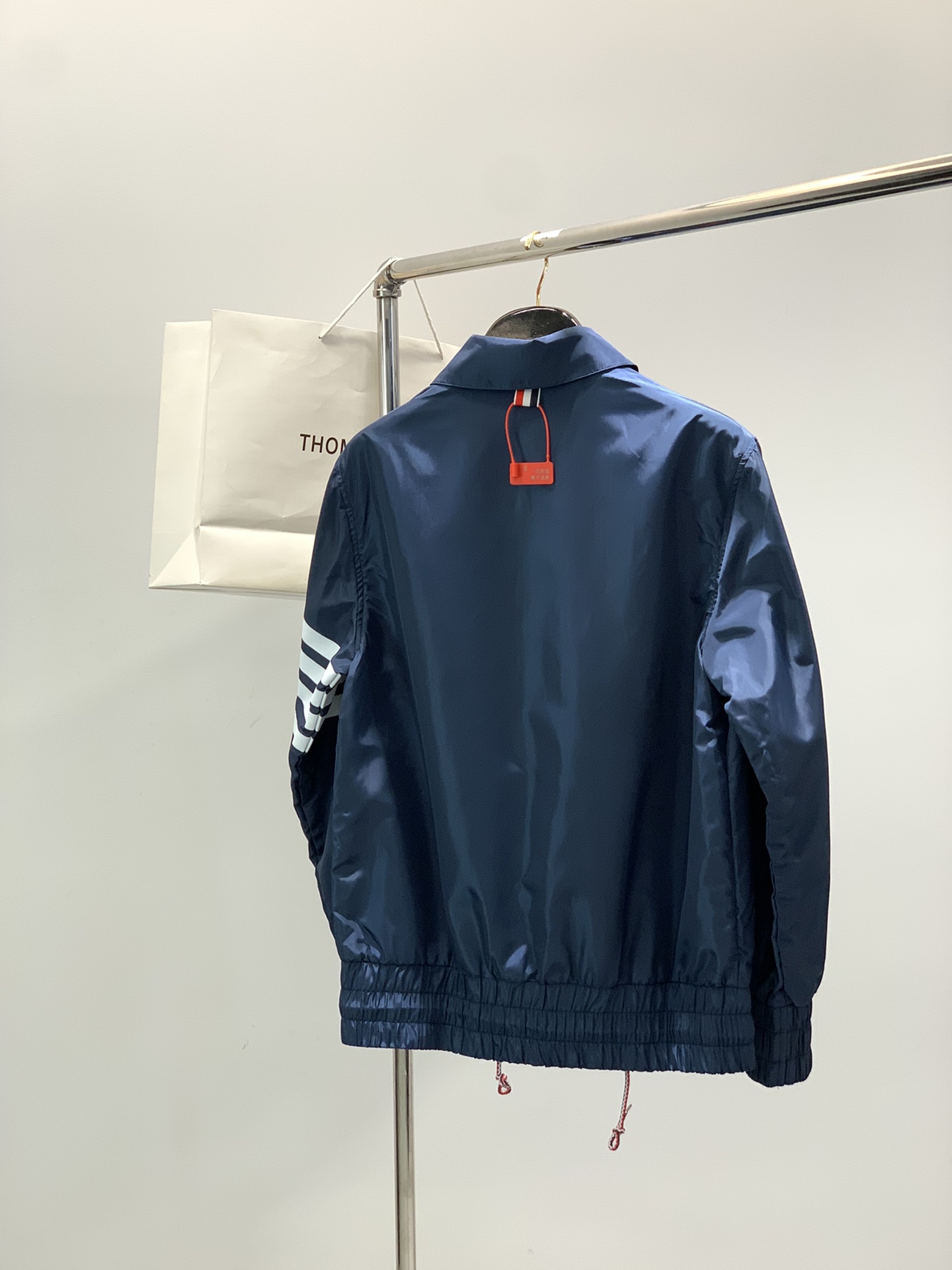 ，Tom Browne 汤姆.布朗，2025秋季最新品，专柜同步有售，原单狠货，时尚休闲夹克外套，上身很