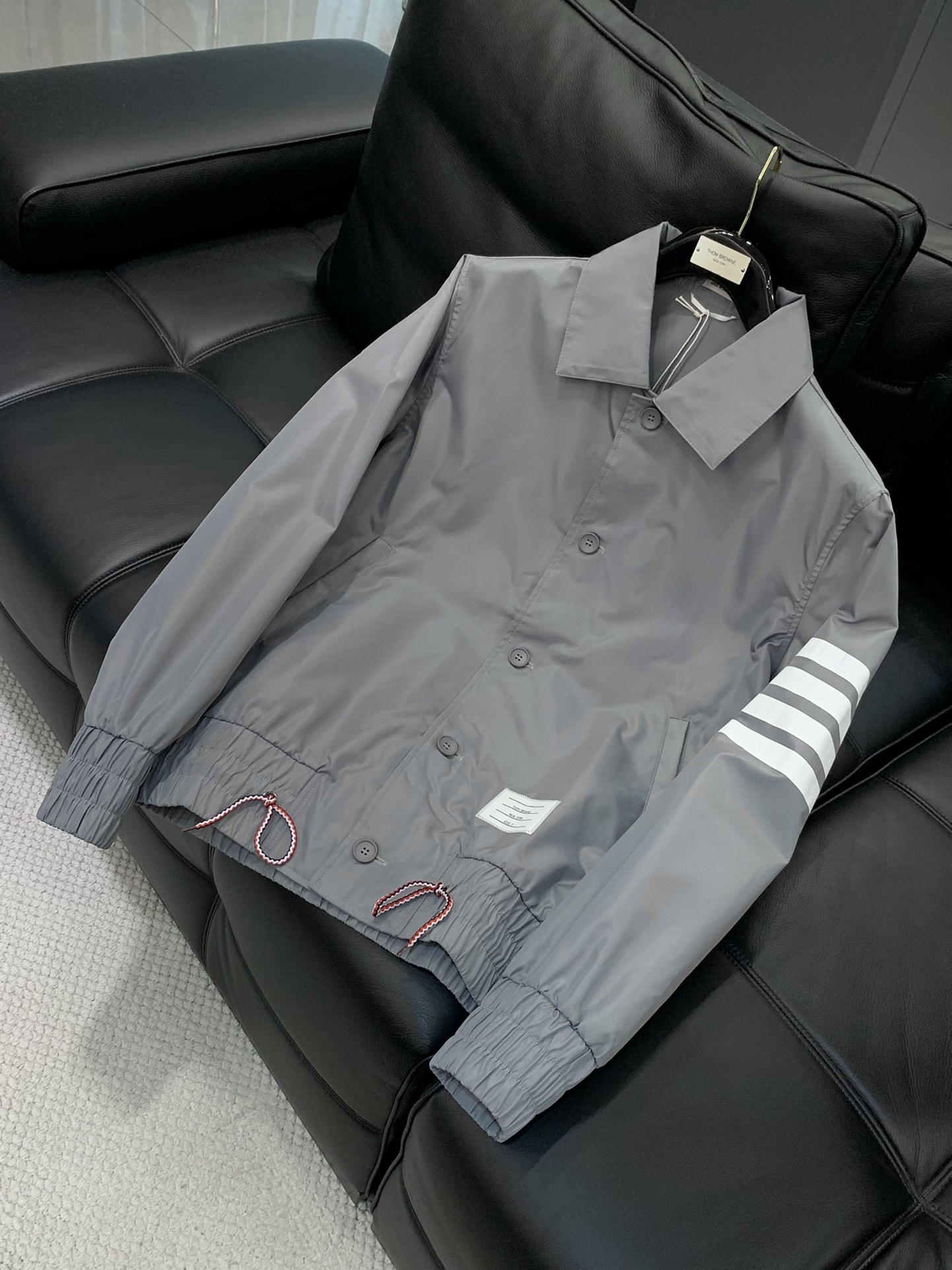 ，Tom Browne 汤姆.布朗，2025秋季最新品，专柜同步有售，原单狠货，时尚休闲夹克外套，上身很