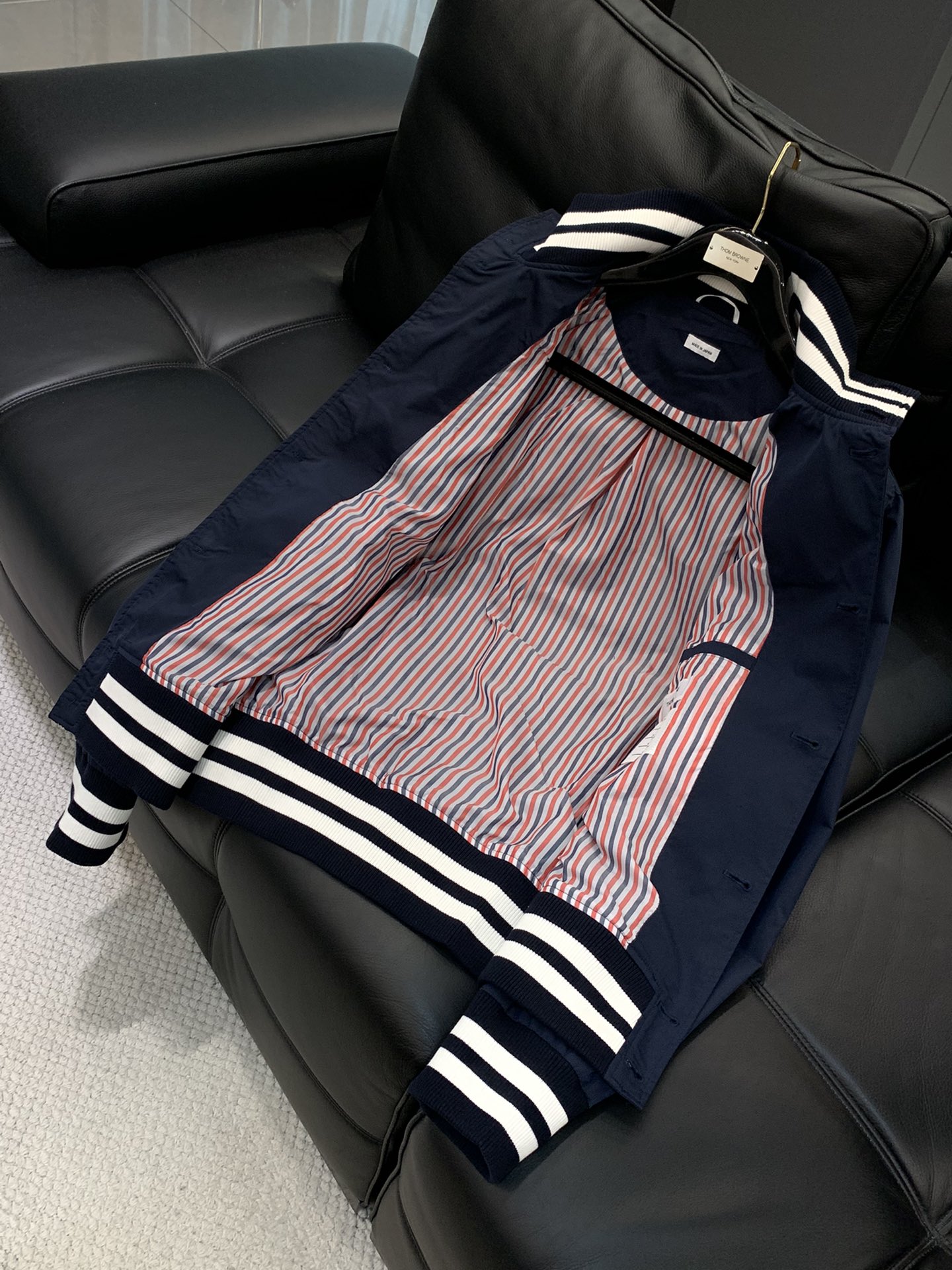 ，Tom Browne 汤姆.布朗，2025秋季最新品，专柜同步有售，原单狠货，时尚休闲夹克外套，上身很