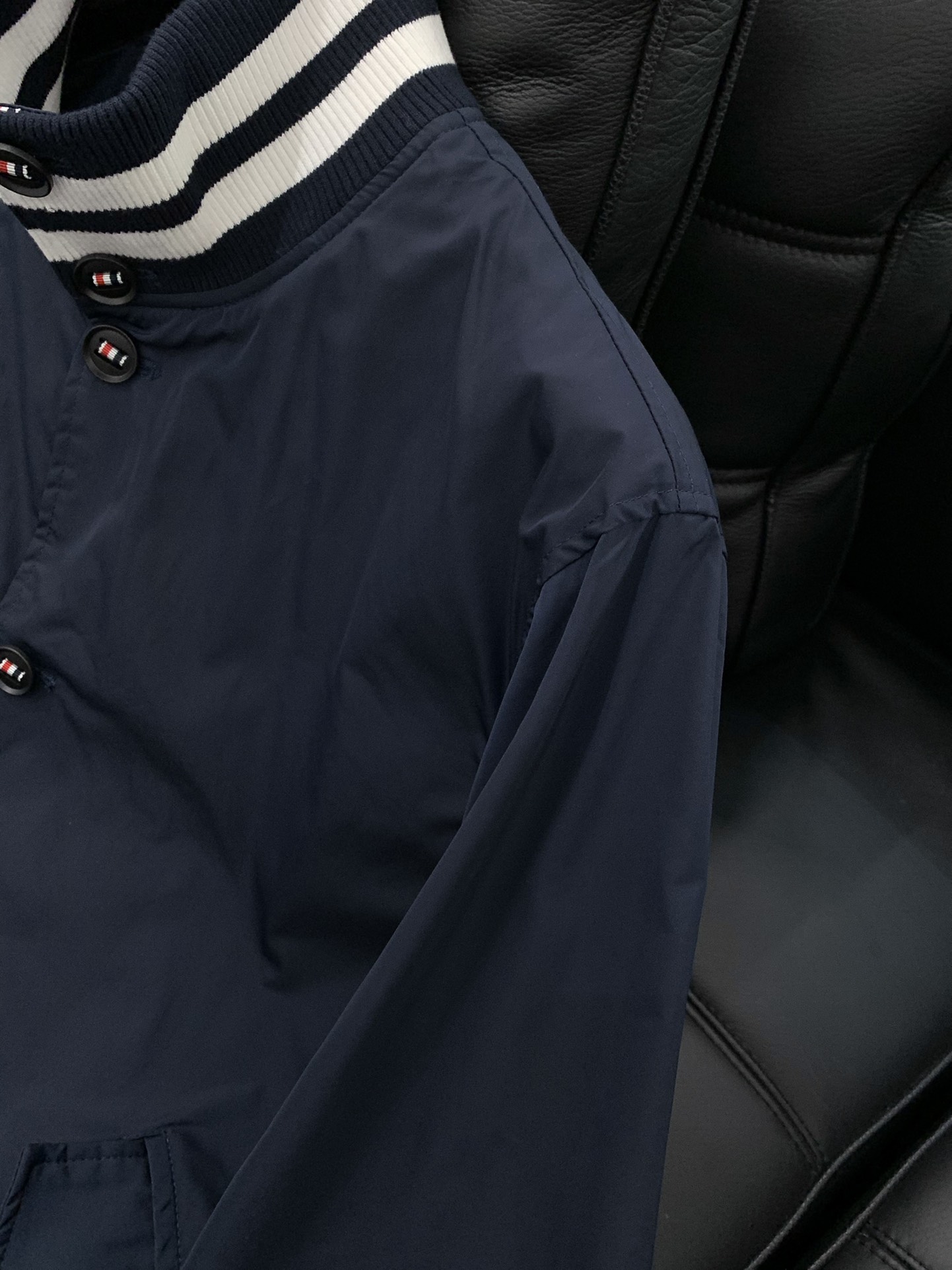 ，Tom Browne 汤姆.布朗，2025秋季最新品，专柜同步有售，原单狠货，时尚休闲夹克外套，上身很