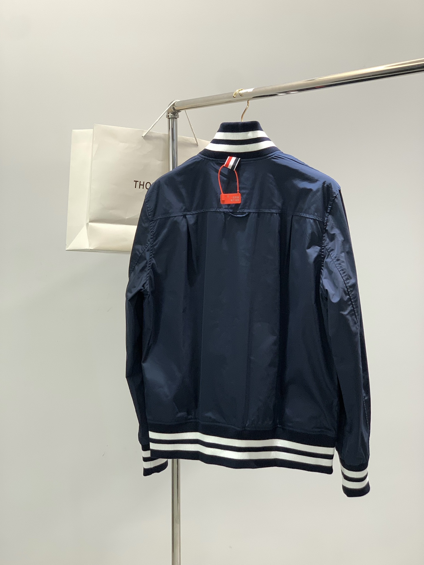 ，Tom Browne 汤姆.布朗，2025秋季最新品，专柜同步有售，原单狠货，时尚休闲夹克外套，上身很