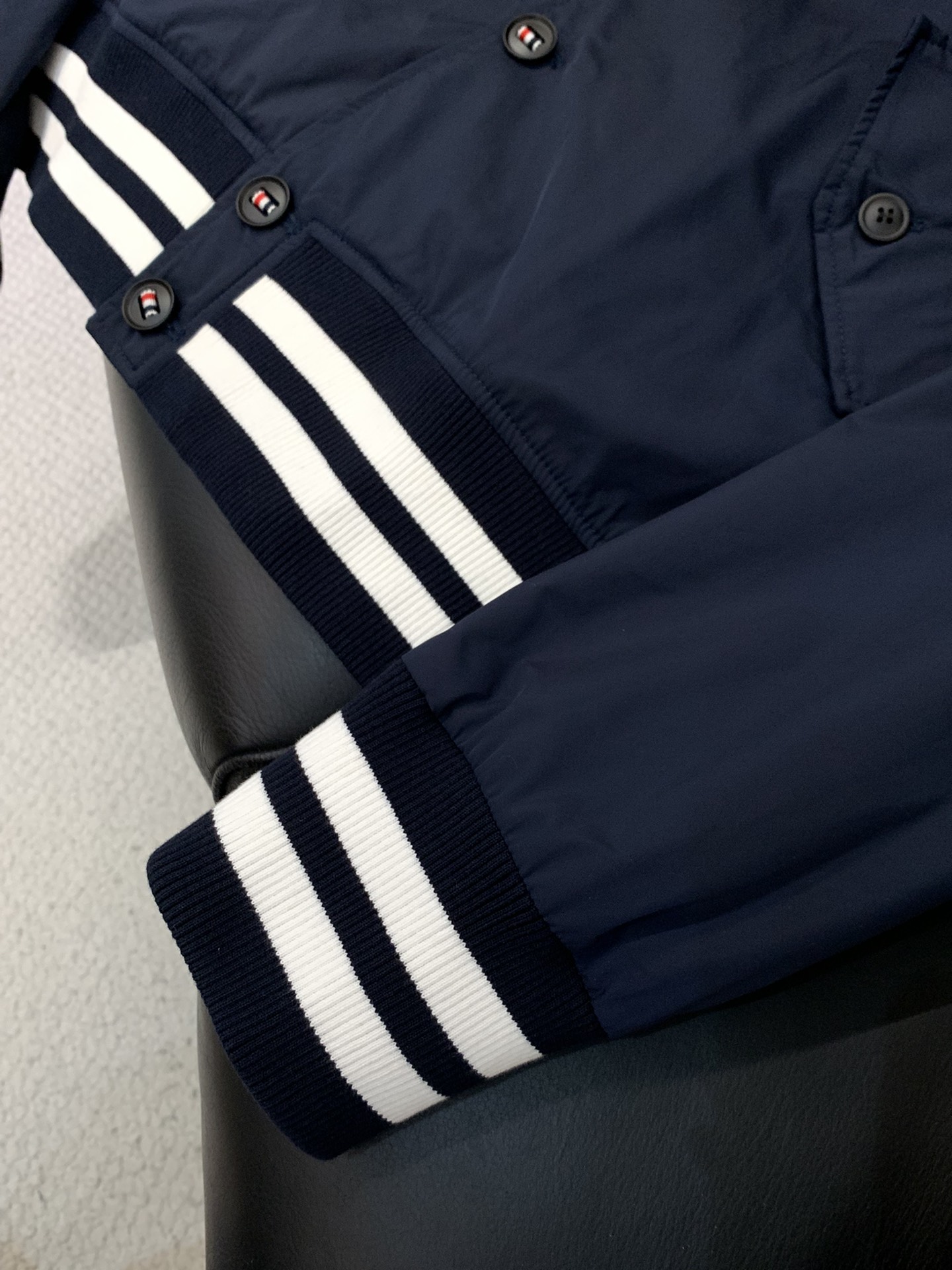 ，Tom Browne 汤姆.布朗，2025秋季最新品，专柜同步有售，原单狠货，时尚休闲夹克外套，上身很