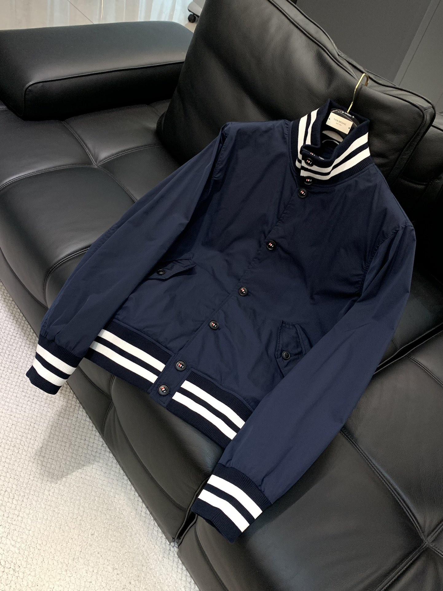 ，Tom Browne 汤姆.布朗，2025秋季最新品，专柜同步有售，原单狠货，时尚休闲夹克外套，上身很