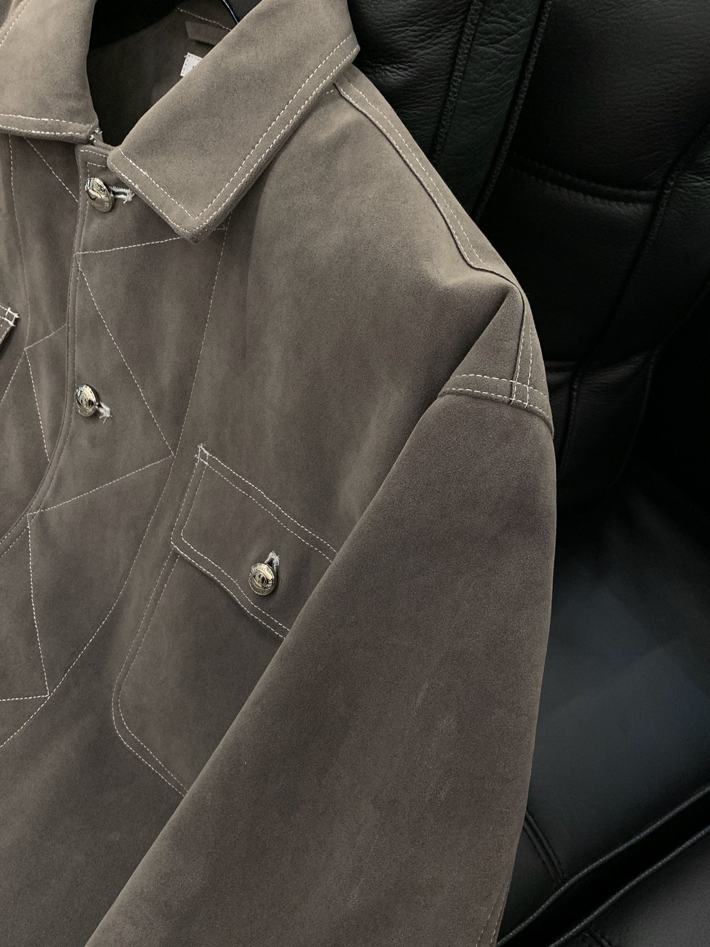 ，Tom Browne 汤姆.布朗，2025秋季最新品，专柜同步有售，原单狠货，时尚休闲翻领外套，上身很