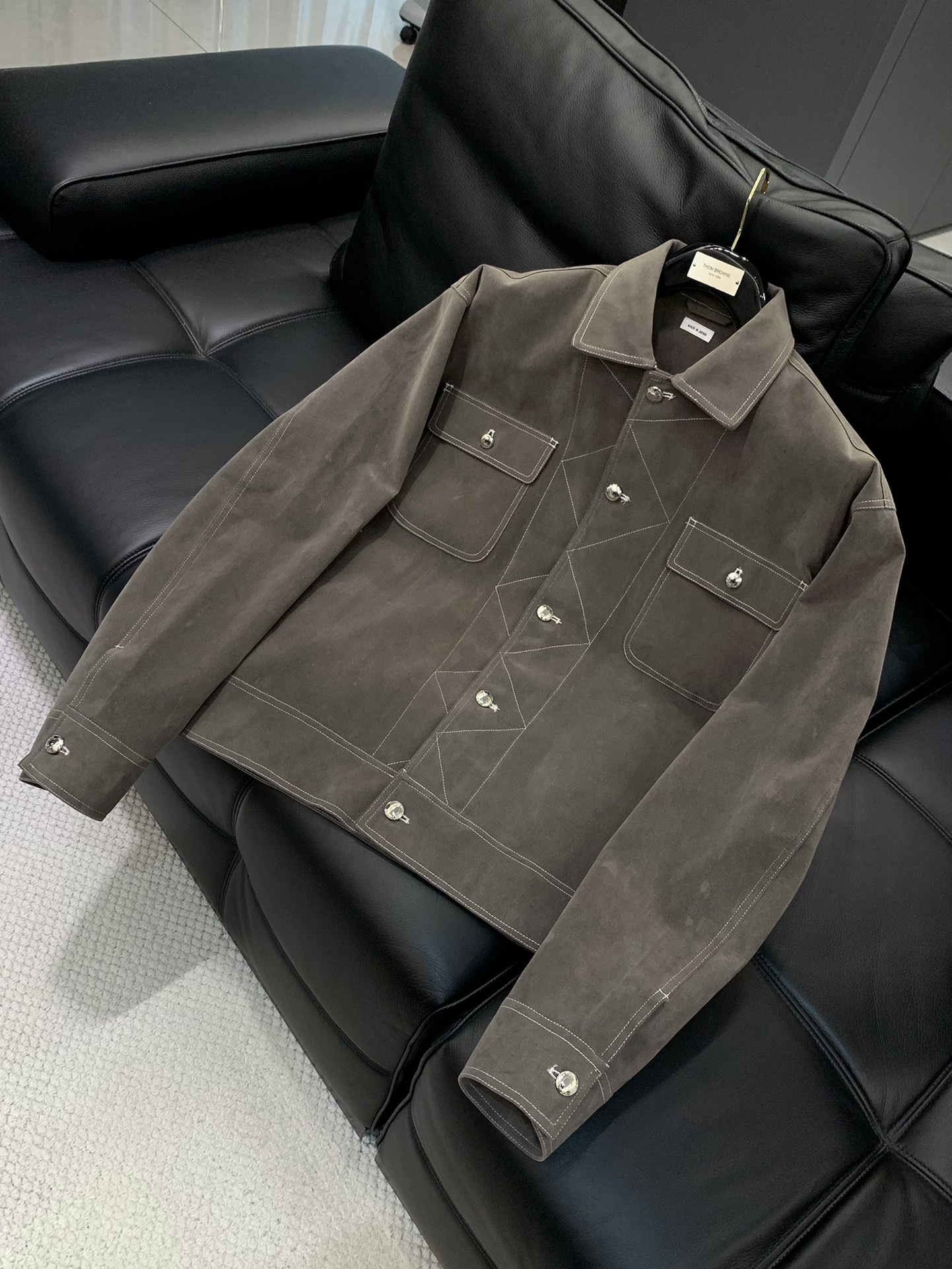 ，Tom Browne 汤姆.布朗，2025秋季最新品，专柜同步有售，原单狠货，时尚休闲翻领外套，上身很