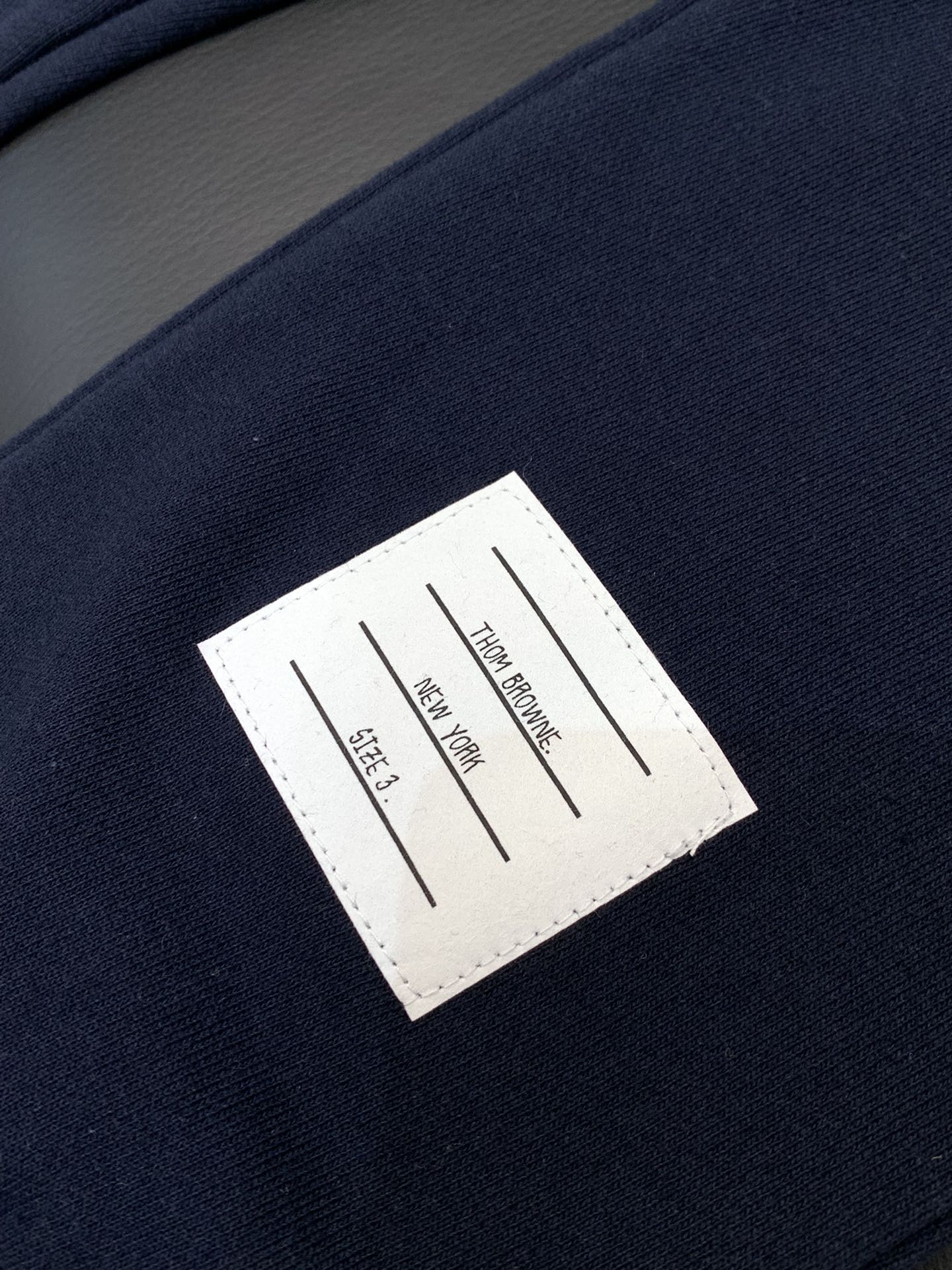 ，Tom Browne 汤姆.布朗，2025秋季最新品，专柜同步有售，原单狠货，时尚休闲裤，上身很有特点