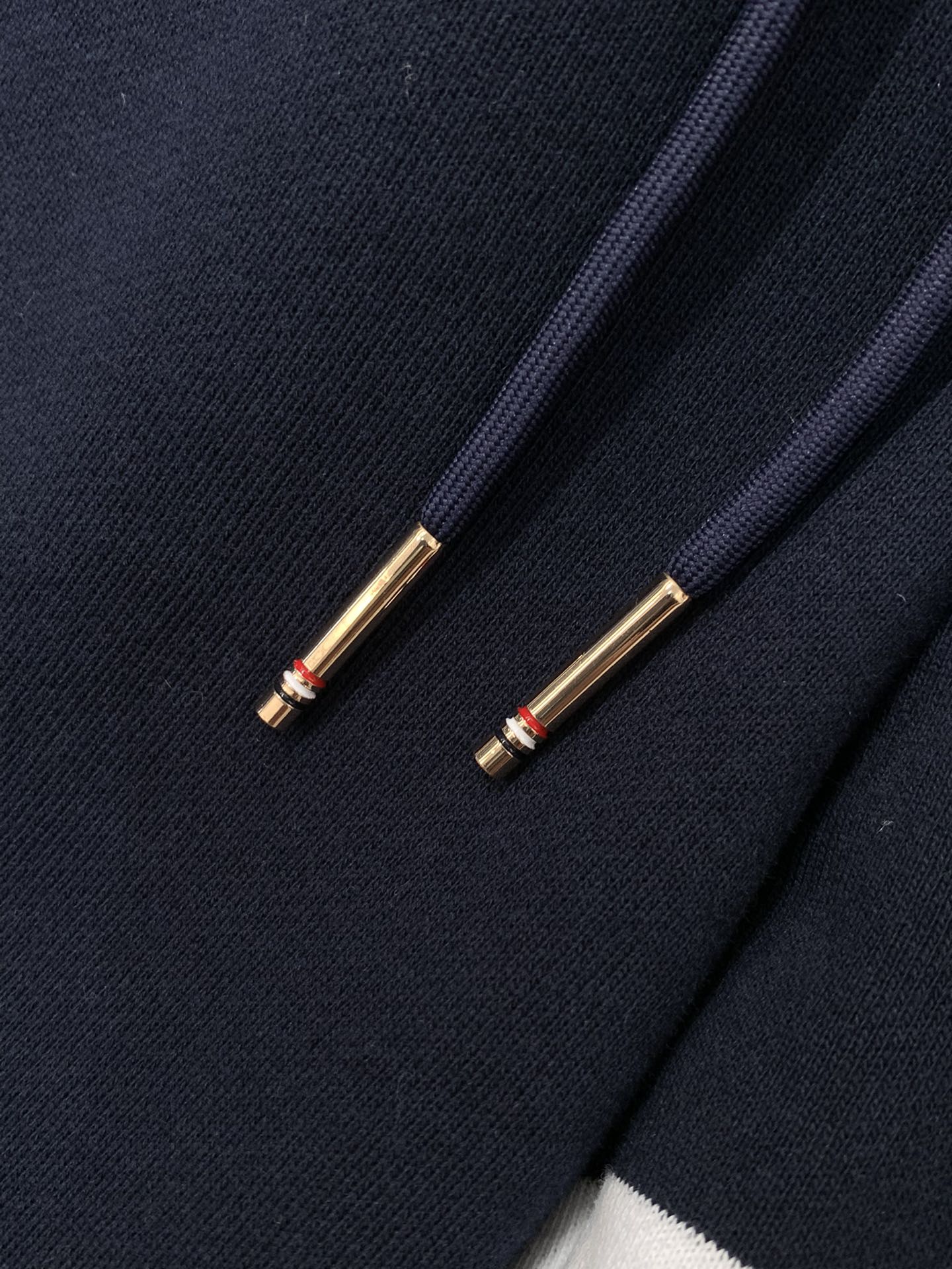 ，Tom Browne 汤姆.布朗，2025秋季最新品，专柜同步有售，原单狠货，时尚休闲裤，上身很有特点