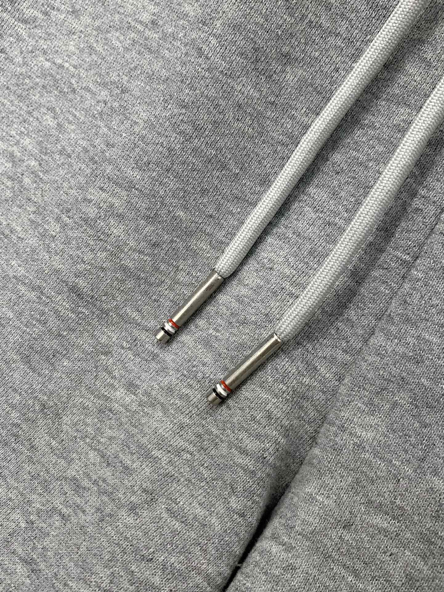 ，Tom Browne 汤姆.布朗，2025秋季最新品，专柜同步有售，原单狠货，时尚休闲裤，上身很有特点