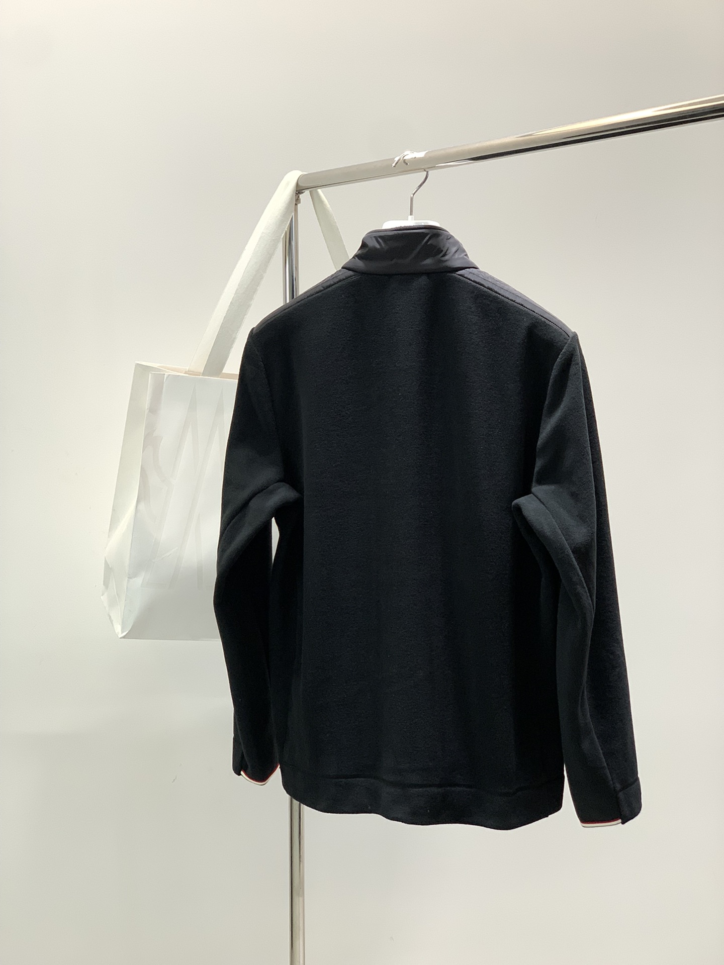 ，蒙口 2025秋冬🆕Mon*ler 时尚工装贴布拼接抓绒立领夹克外套 高标准的户外夹克剪裁体系,简约时