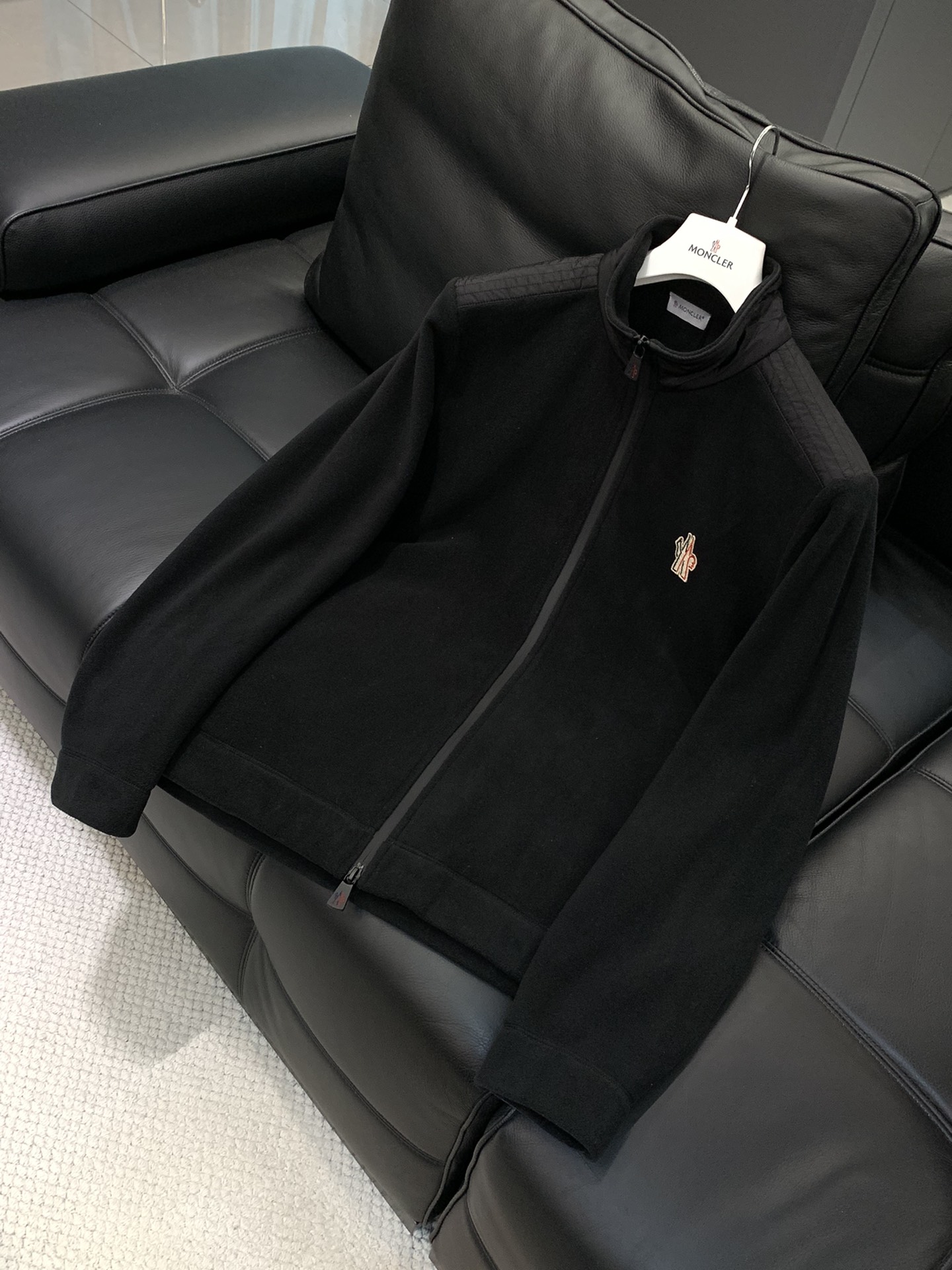 ，蒙口 2025秋冬🆕Mon*ler 时尚工装贴布拼接抓绒立领夹克外套 高标准的户外夹克剪裁体系,简约时