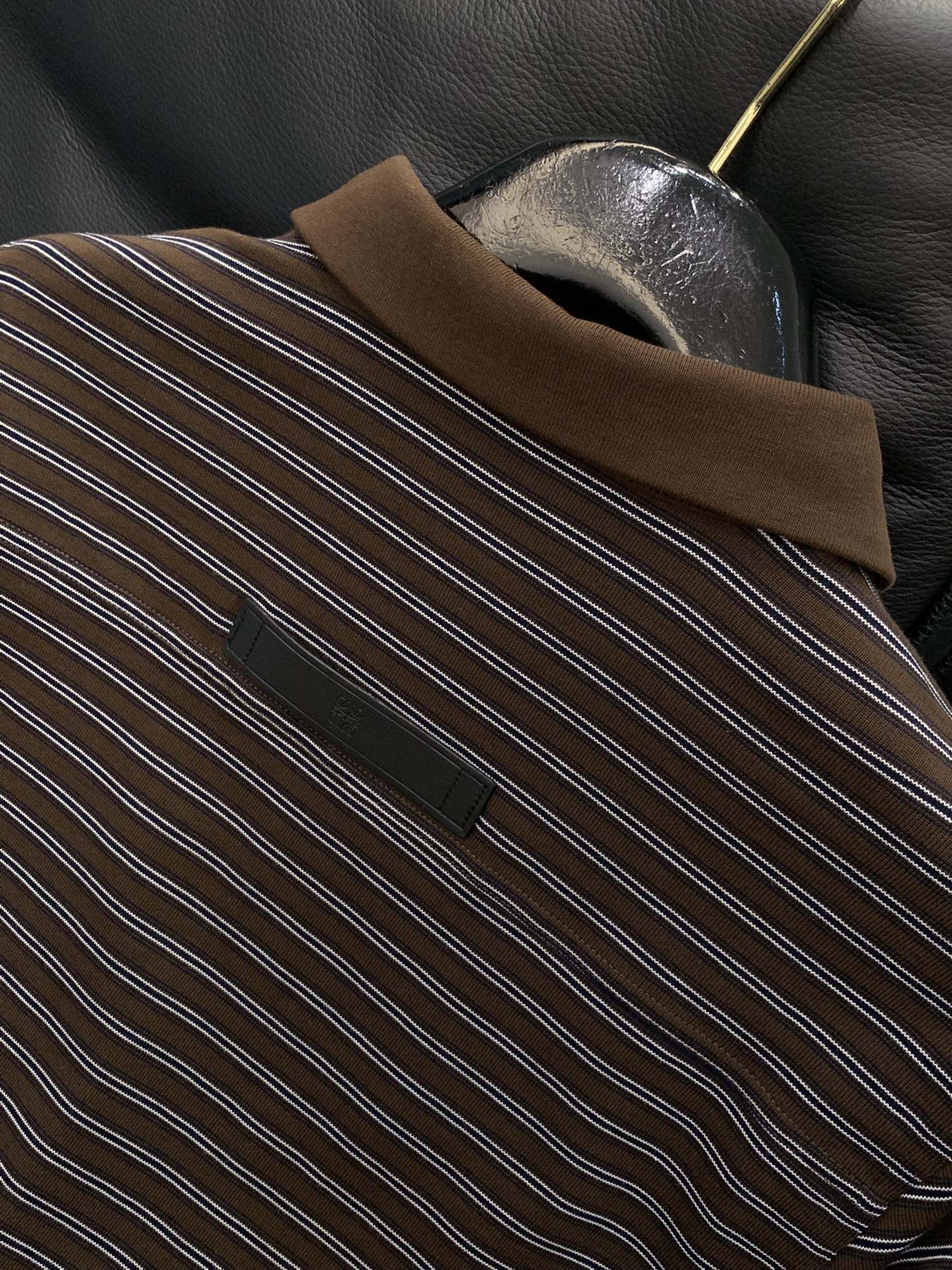 ，罗意威翻领条纹咖啡色长袖材质 棉尺码M L XLM肩宽42胸围102衣长72L肩43袖长67胸围106