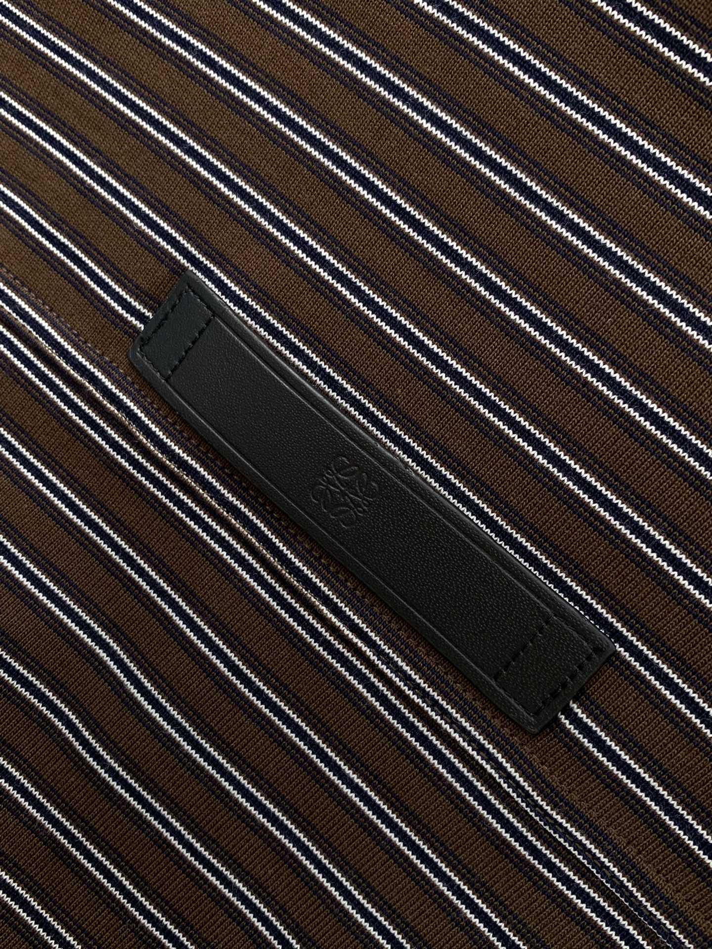 ，罗意威翻领条纹咖啡色长袖材质 棉尺码M L XLM肩宽42胸围102衣长72L肩43袖长67胸围106