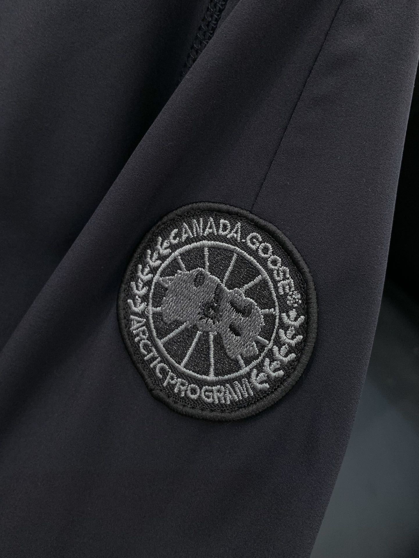 ，加拿大鹅 Moreau 男士黑标全拉链软壳夹克…保暖舒适全功能设计，内穿 外穿都非常非常好看的！！！ 