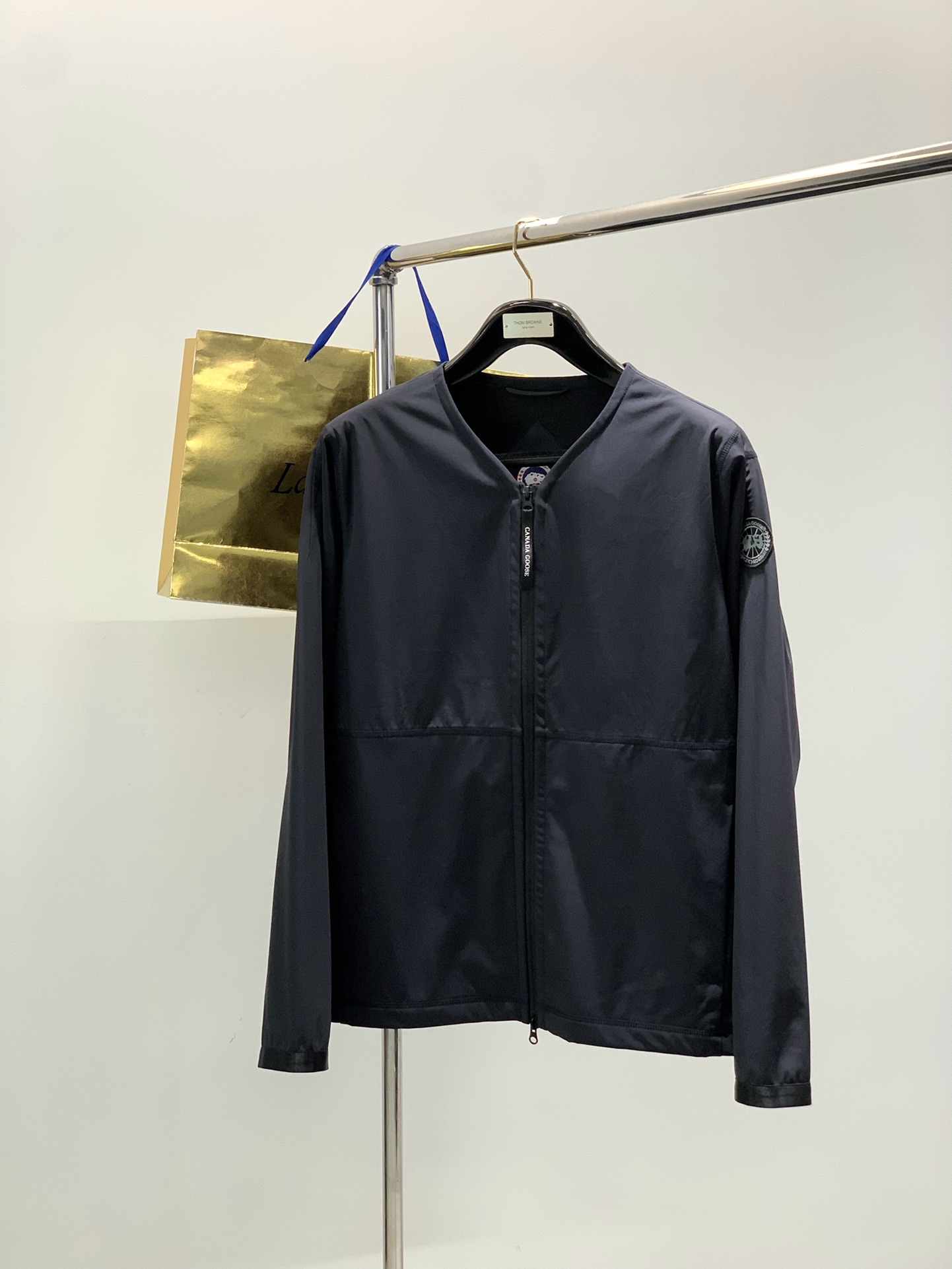 NO:725626,Years later, Canada Goose Moreau Men's Black Label Full-Zip Soft Shell Jacket...warm, comfortable and fully functional design, looks very, very good when worn inside or out!  !  !  25 models are sold simultaneously at the counter. Chinese auxiliary materials and fabrics are supplied by customers. The workmanship is very, very exquisite. Sizes m-2xL M size bust 116 shoulder width 49 dress length 69 sleeve length 63. Other sizes chest size L120 xL124 2xL128 shoulder width and length vary by 1.3cm per size, jackets & coats,19860909年后,,加拿大鹅 Moreau 男士黑标全拉链软壳夹克…保暖舒适全功能设计,内穿 外穿都非常非常好看的！！！ 25款柜台同步发售.中国代辅料材料面料都是客户供应.做工非常非常考究.尺码m-2xL m码胸围116 肩宽49 衣长69 袖长63.其他码胸围L120 xL124 2xL128 肩宽衣长每码相差1.3cm,,jackets & coats,,Men's clothing