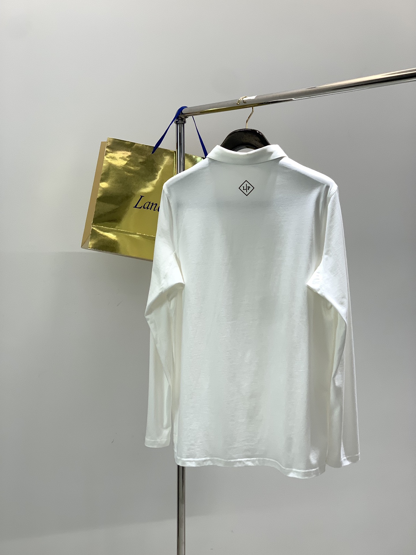 ，lp🆕翻领长袖材质 棉尺码M L XLM肩宽42胸围102衣长72L肩43袖长67胸围106衣长74 