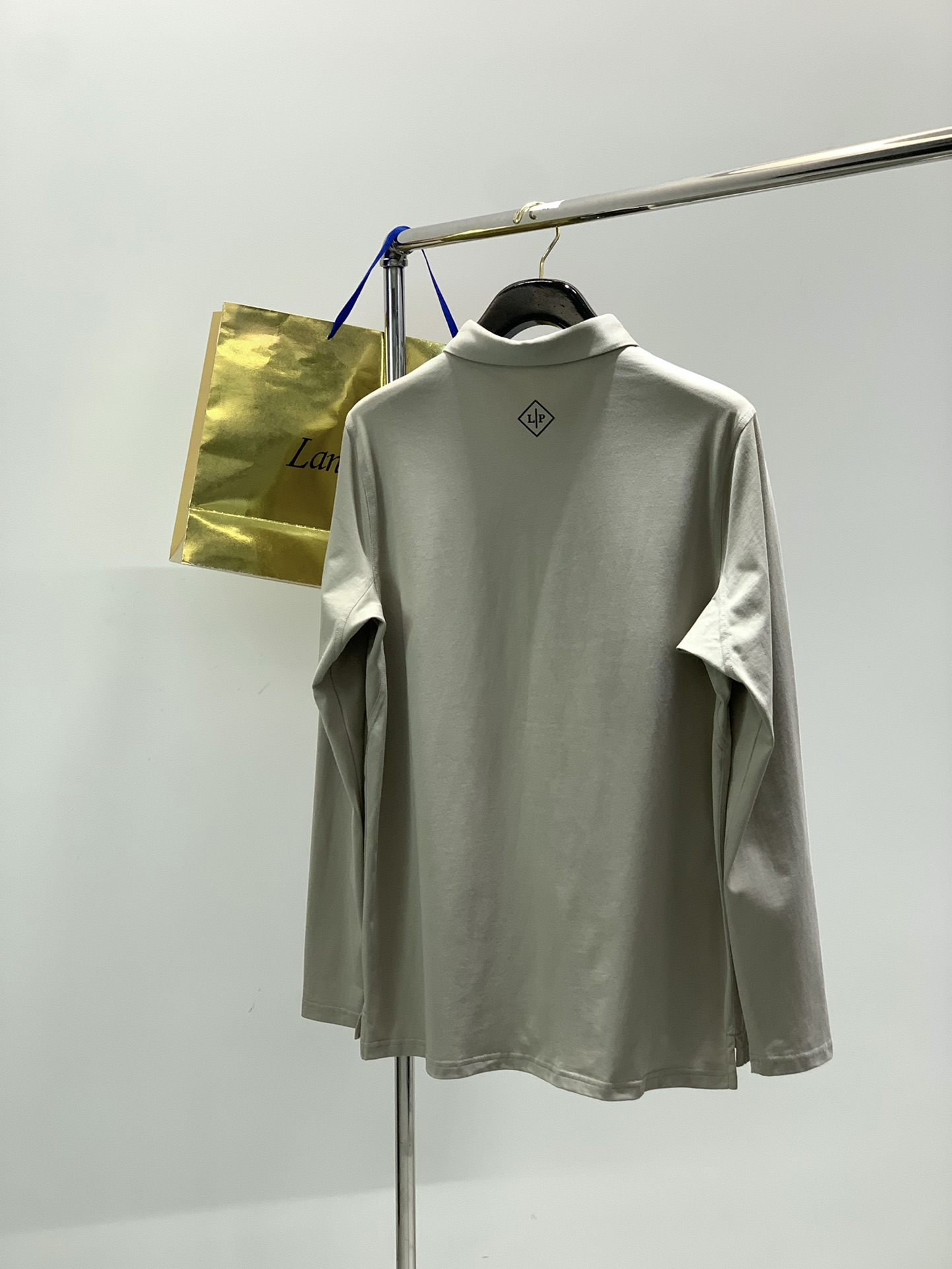 ，lp🆕翻领长袖材质 棉尺码M L XLM肩宽42胸围102衣长72L肩43袖长67胸围106衣长74 