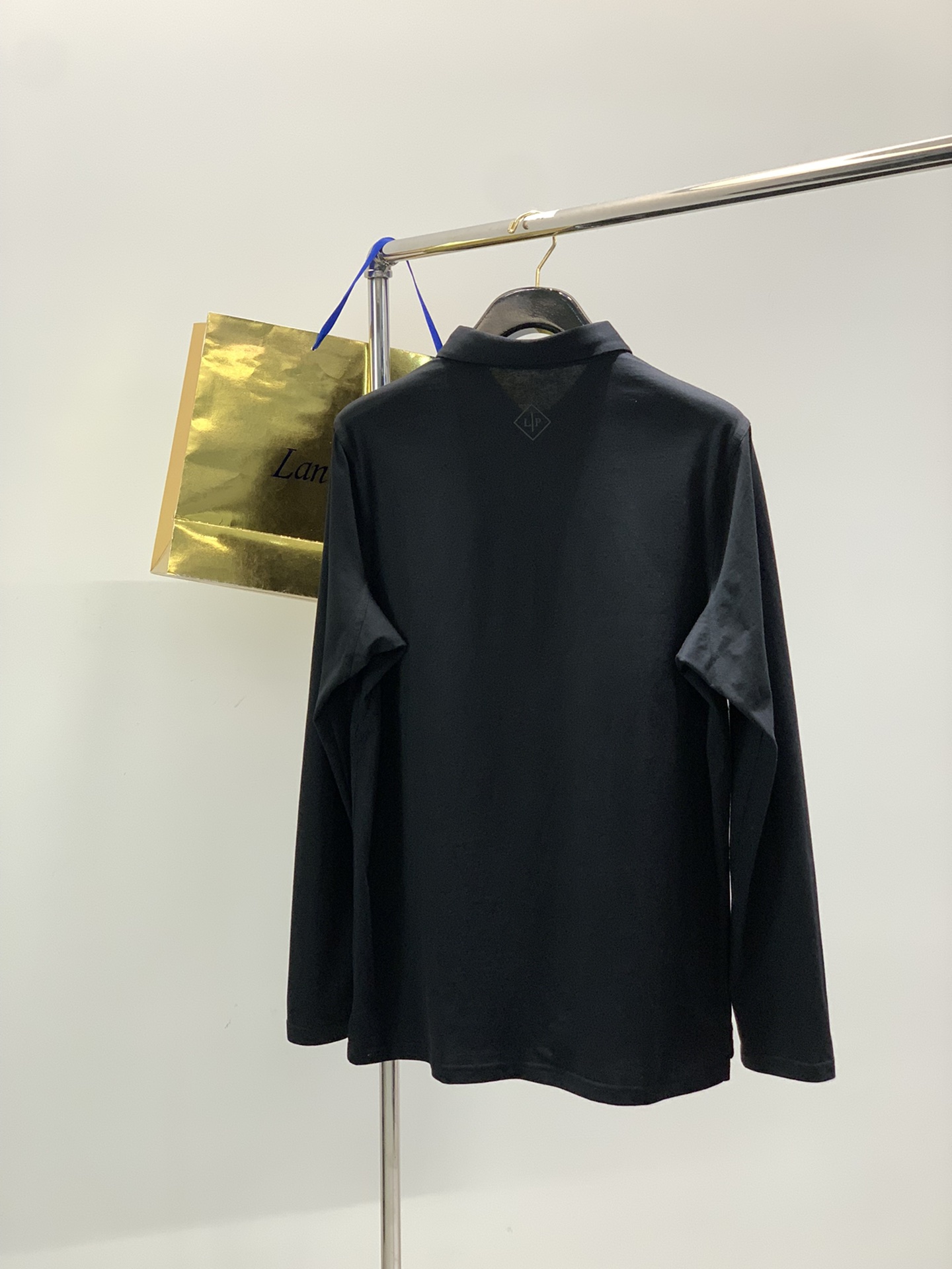 ，lp🆕翻领长袖材质 棉尺码M L XLM肩宽42胸围102衣长72L肩43袖长67胸围106衣长74 