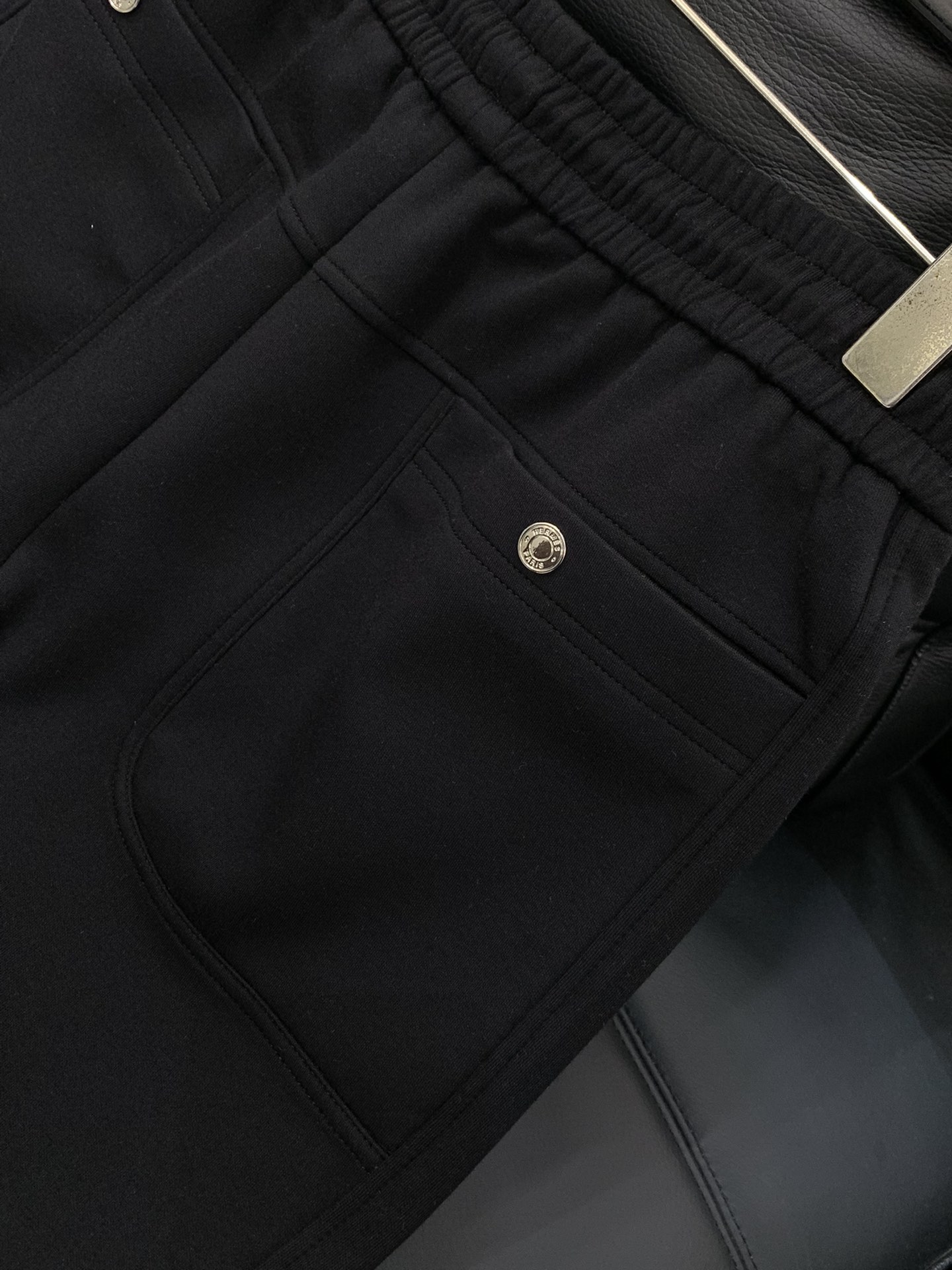 ，爱马仕 更把舒服做到极致……H爱马复合面料，卫裤里的牛货，品牌立体设计！！！ 双层复合混纺莫代尔棉羊毛